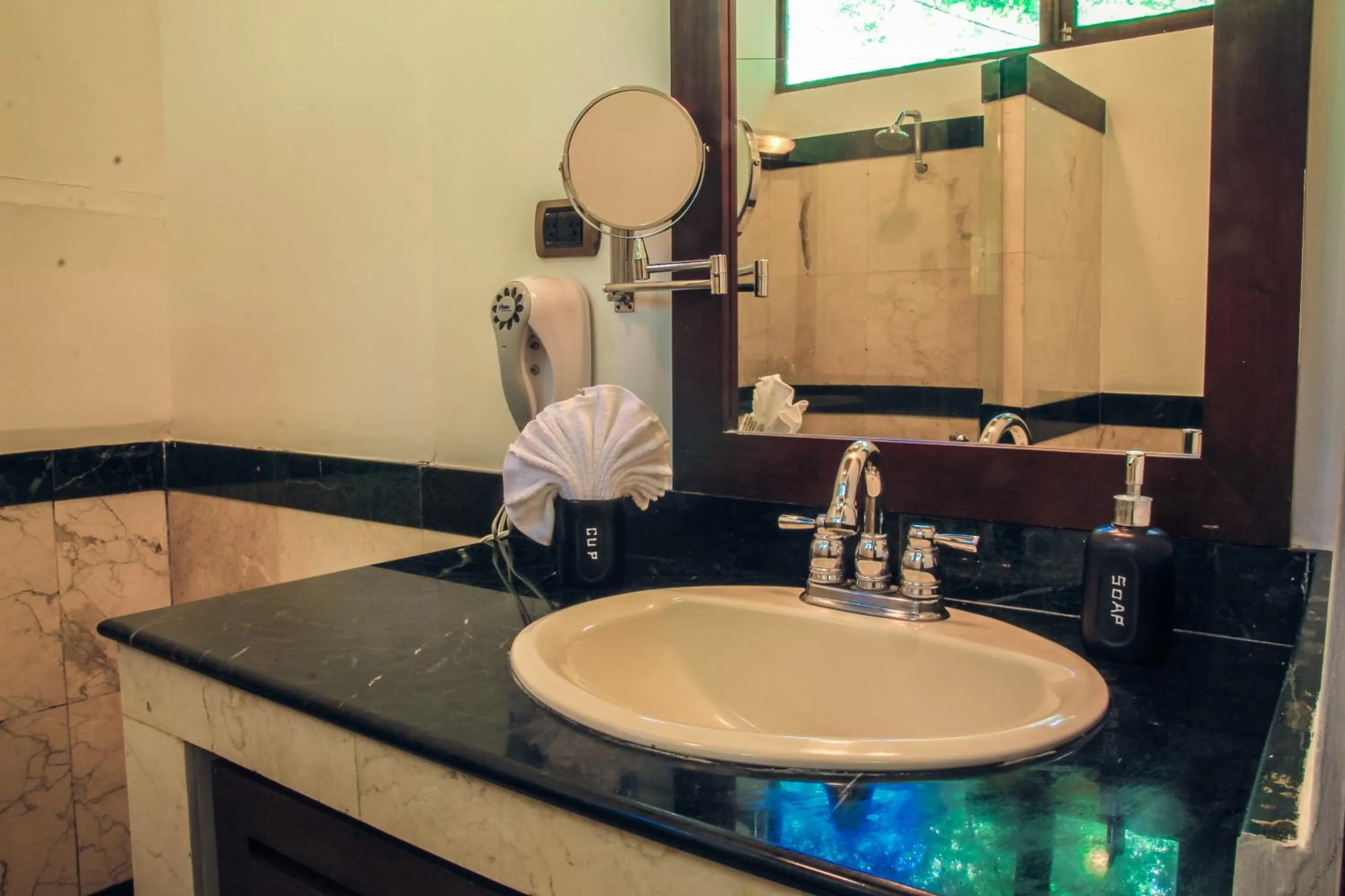 Bathroom in Café de Playa Beach Front Hotel