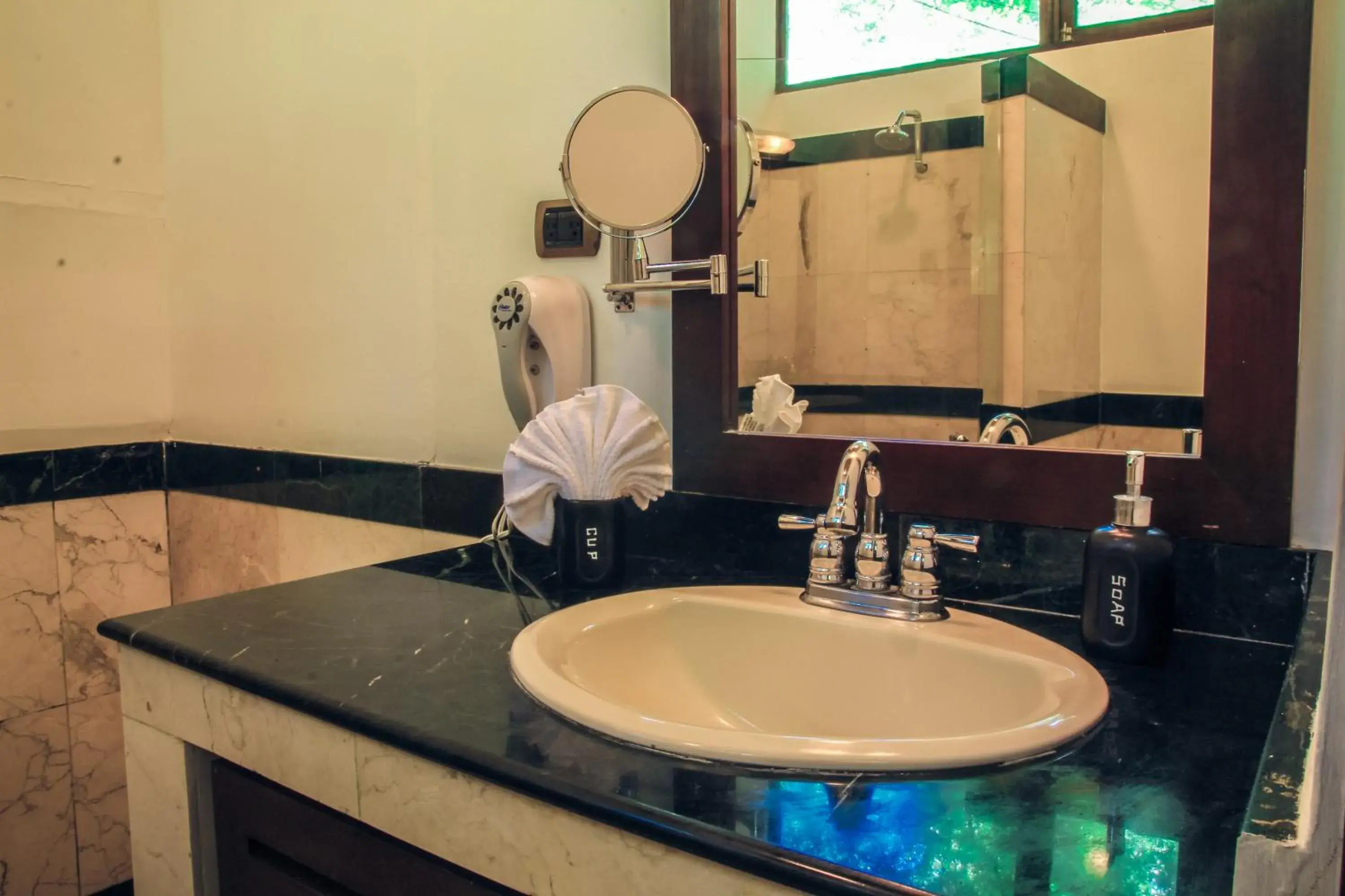 Deluxe Single Room in Café de Playa Beach Front Hotel Deluxe Single Room in Café de Playa Beach Front Hotel