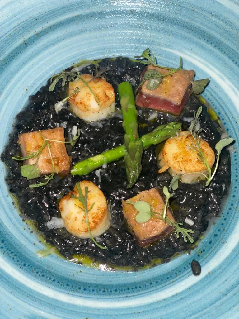 Restaurant/places to eat in Café de Playa Beach Front Hotel