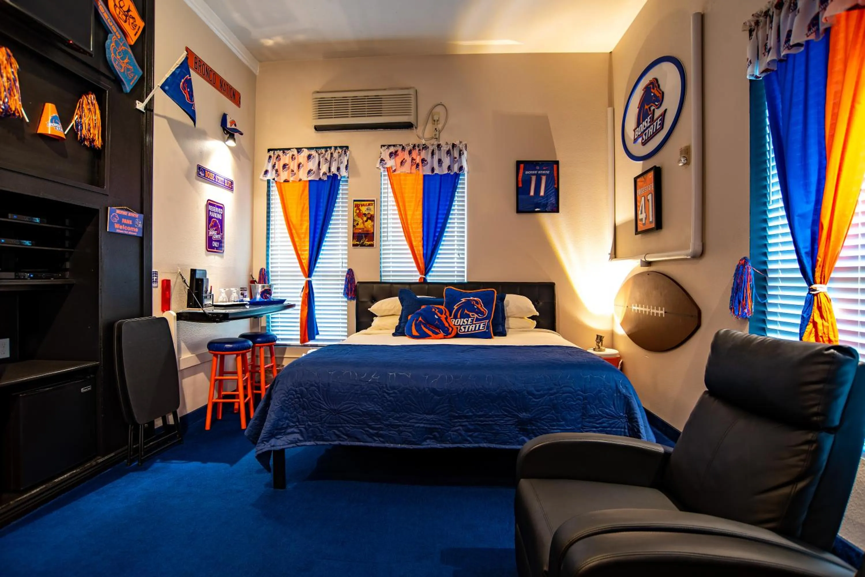 Bedroom, Bed in The Anniversary Inn - Boise