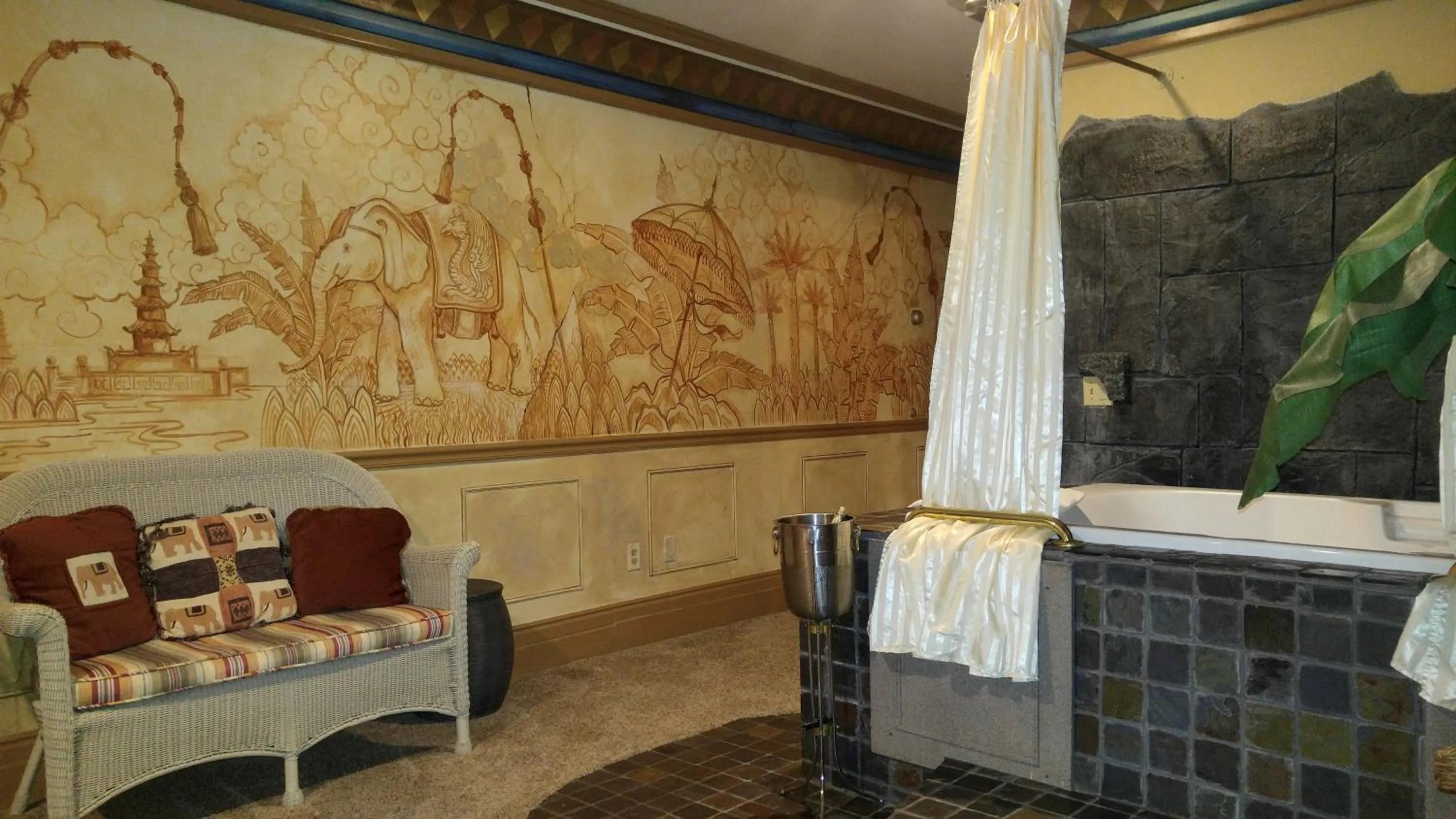 Seating area in The Anniversary Inn - Boise