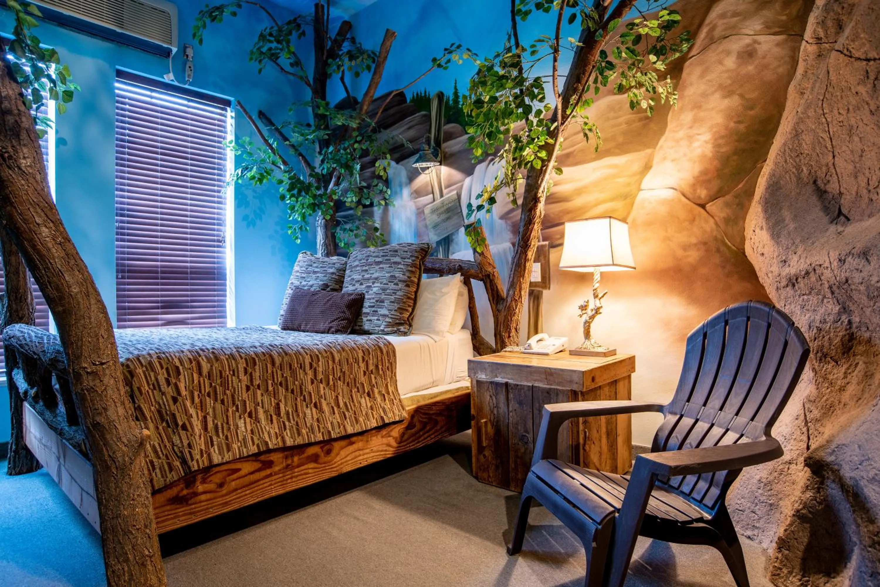 Bed in The Anniversary Inn - Boise