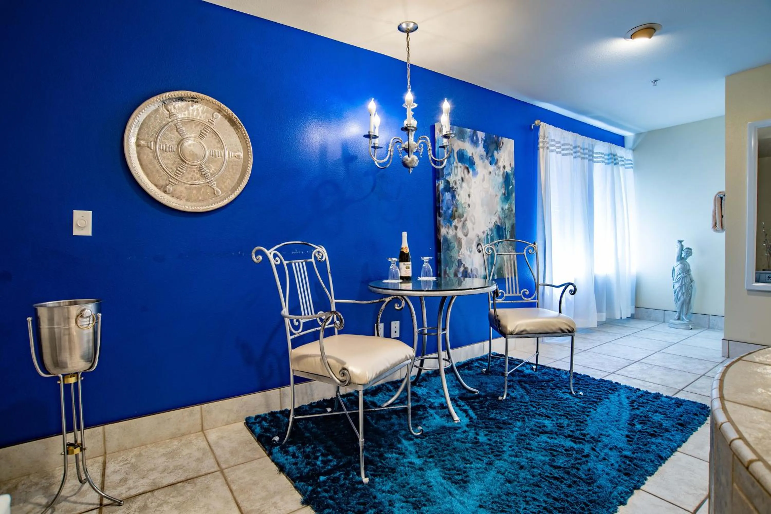 Seating area in The Anniversary Inn - Boise