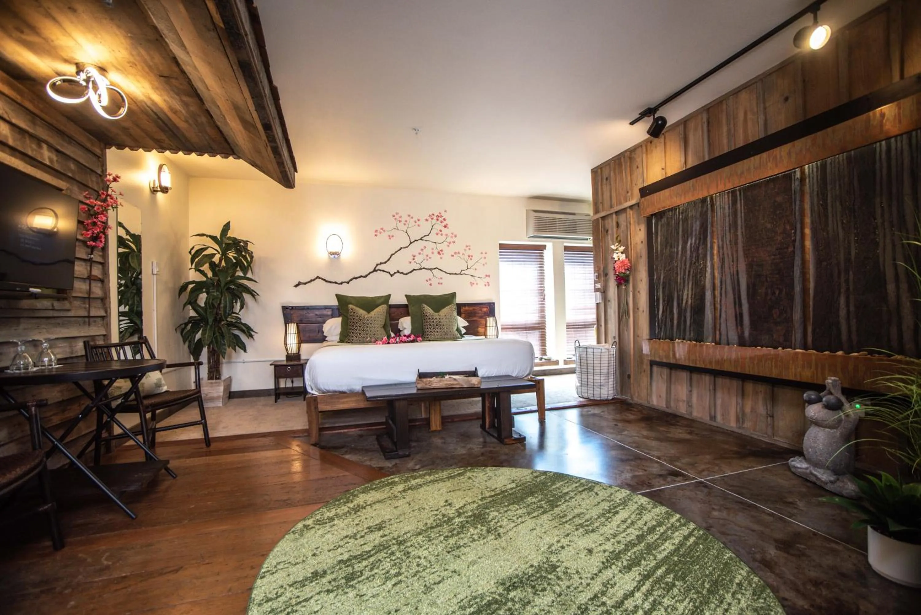 Bed in The Anniversary Inn - Boise