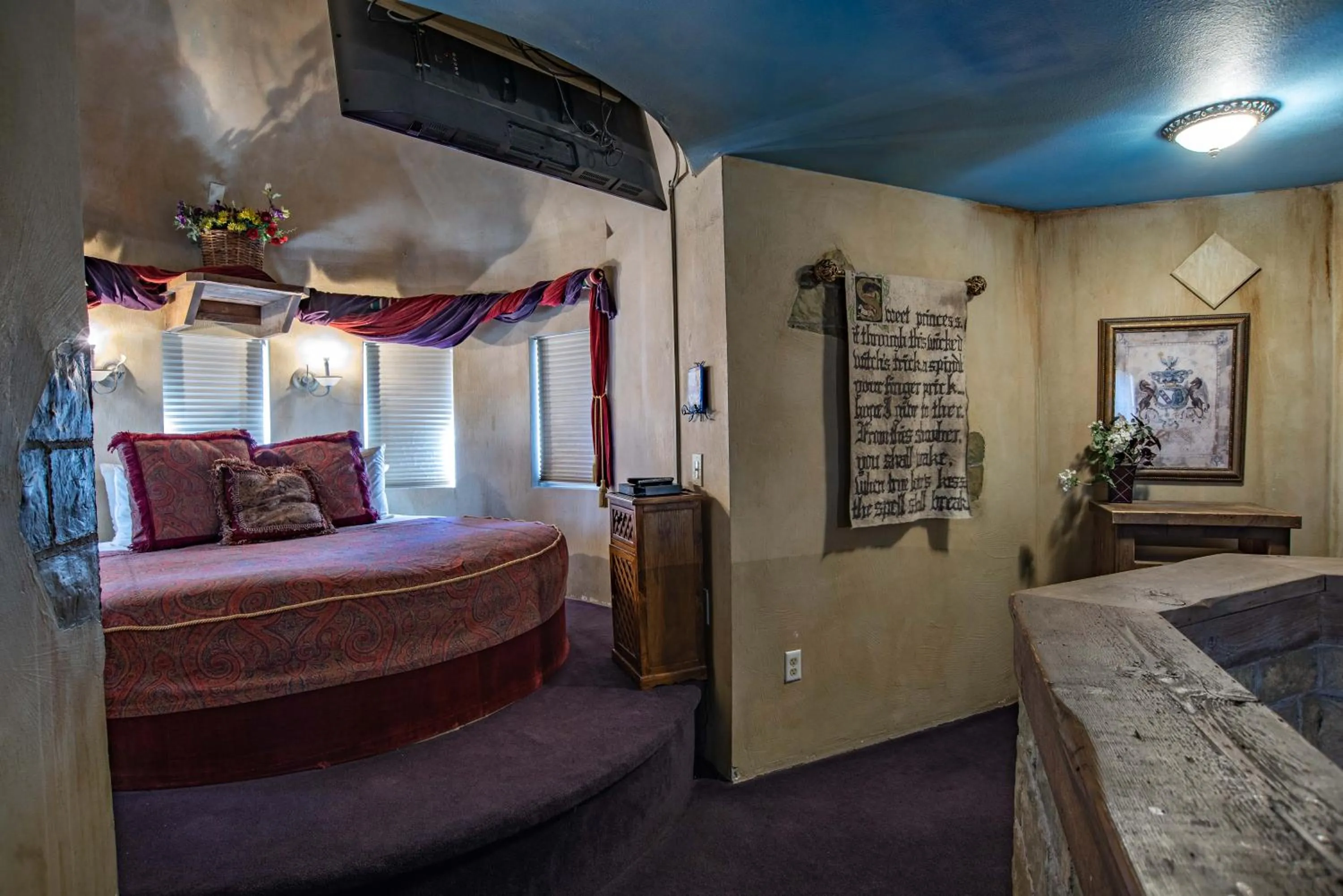 Bed in The Anniversary Inn - Boise