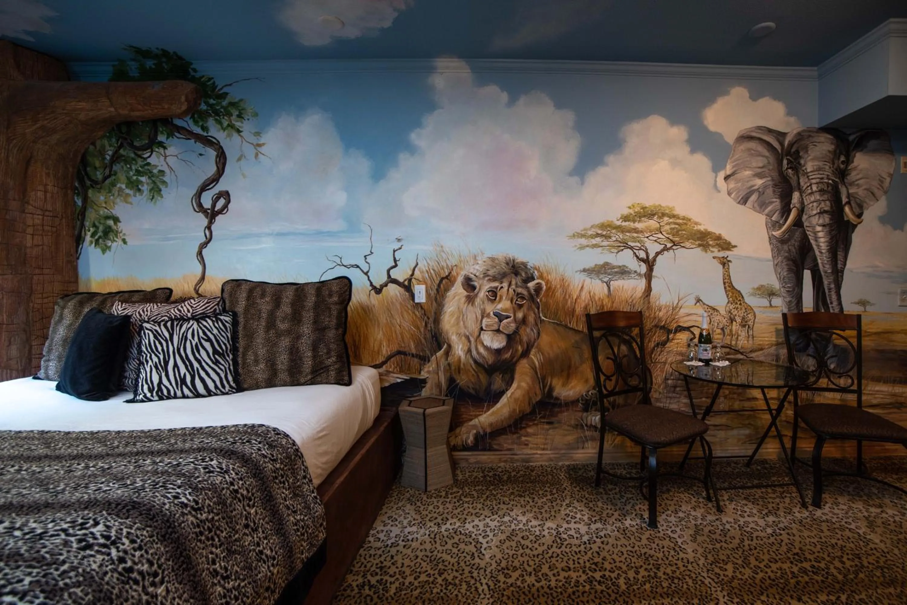 Bedroom, Bed in The Anniversary Inn - Boise