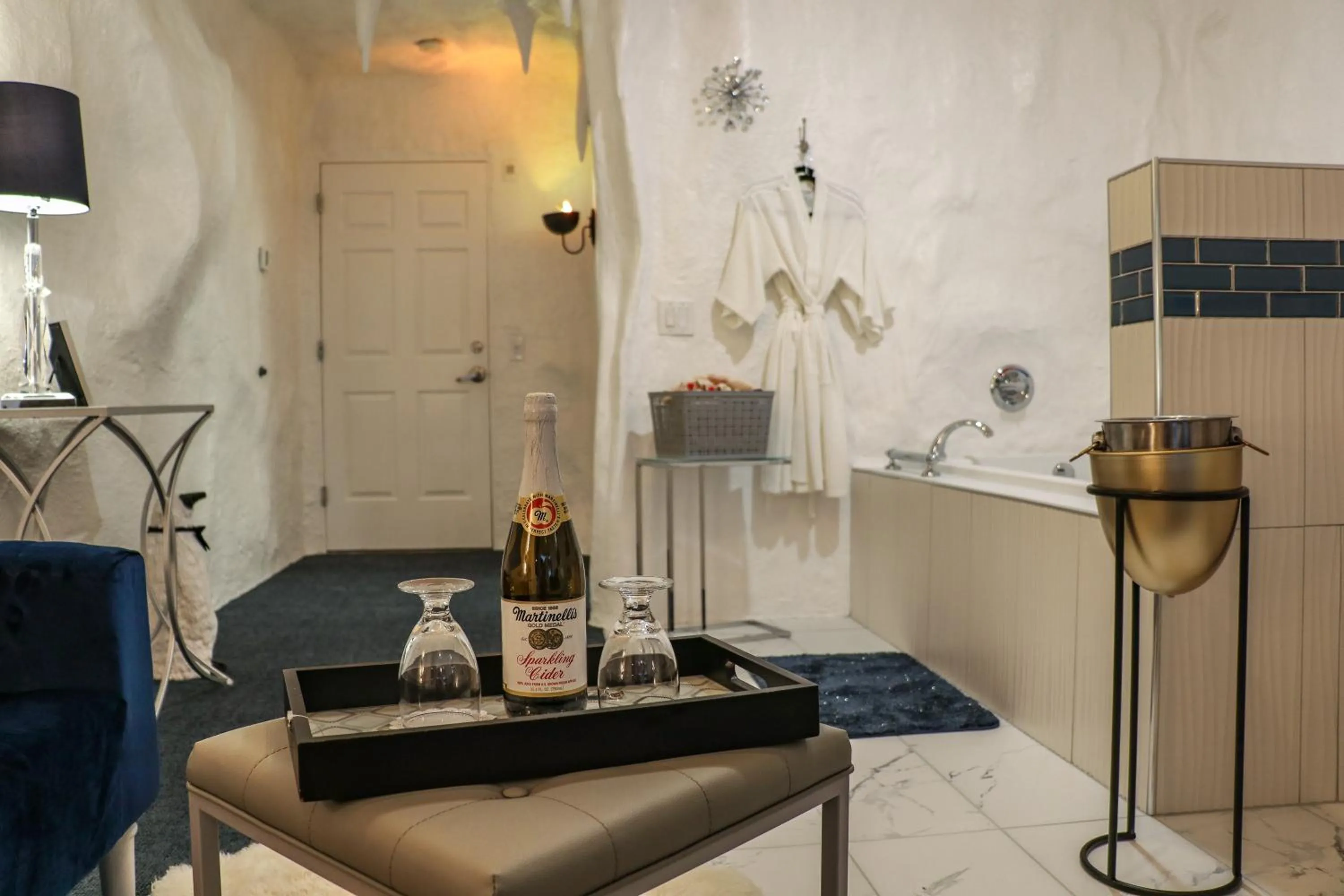 Dining area in The Anniversary Inn - Boise