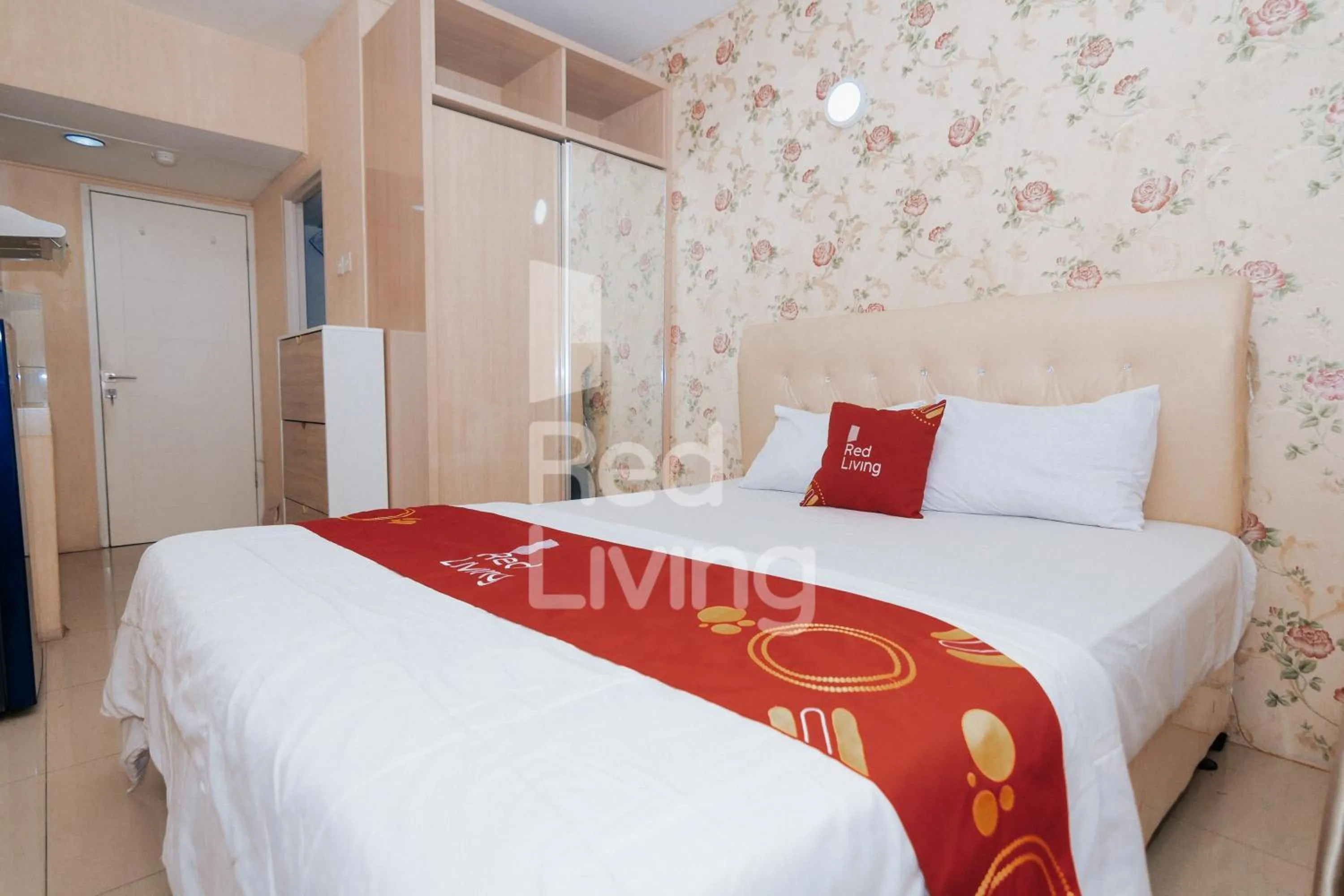 Bed in Redliving Apartemen Grand Sentraland - AT Properti Tower Pink