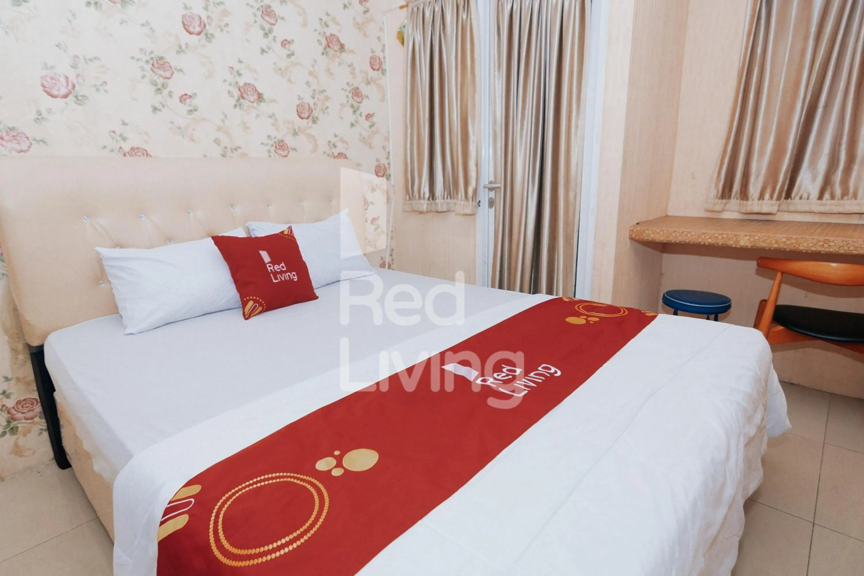 Bed in Redliving Apartemen Grand Sentraland - AT Properti Tower Pink