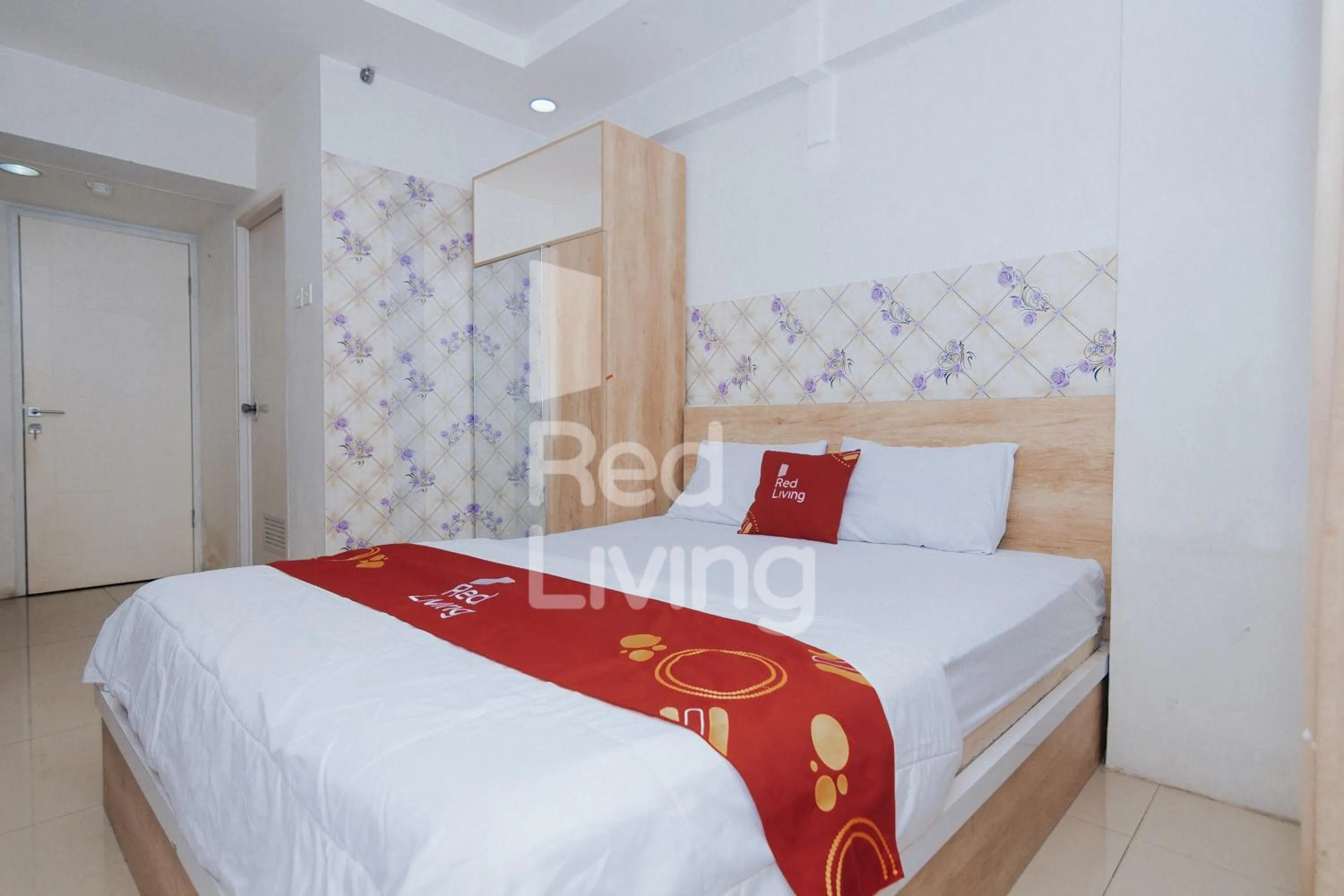 Bed in Redliving Apartemen Grand Sentraland - AT Properti Tower Pink
