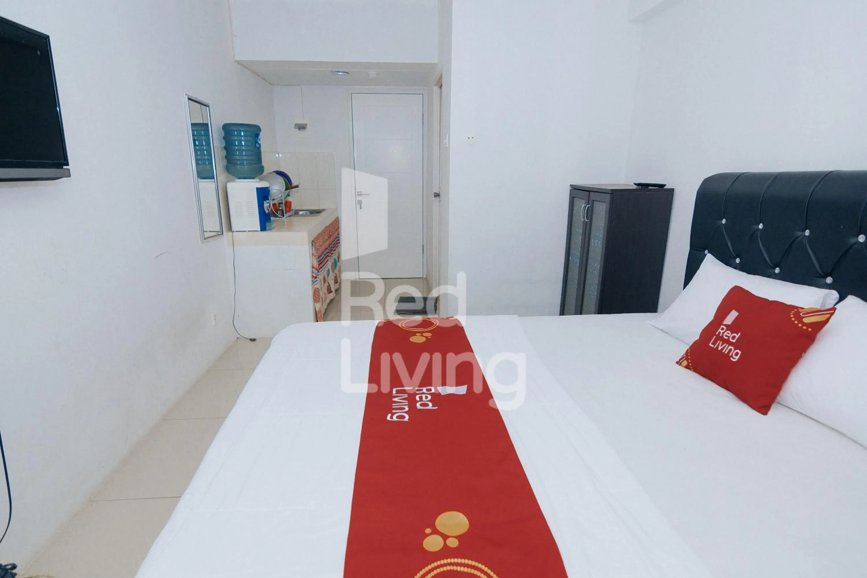 Bed in Redliving Apartemen Grand Sentraland - AT Properti Tower Pink