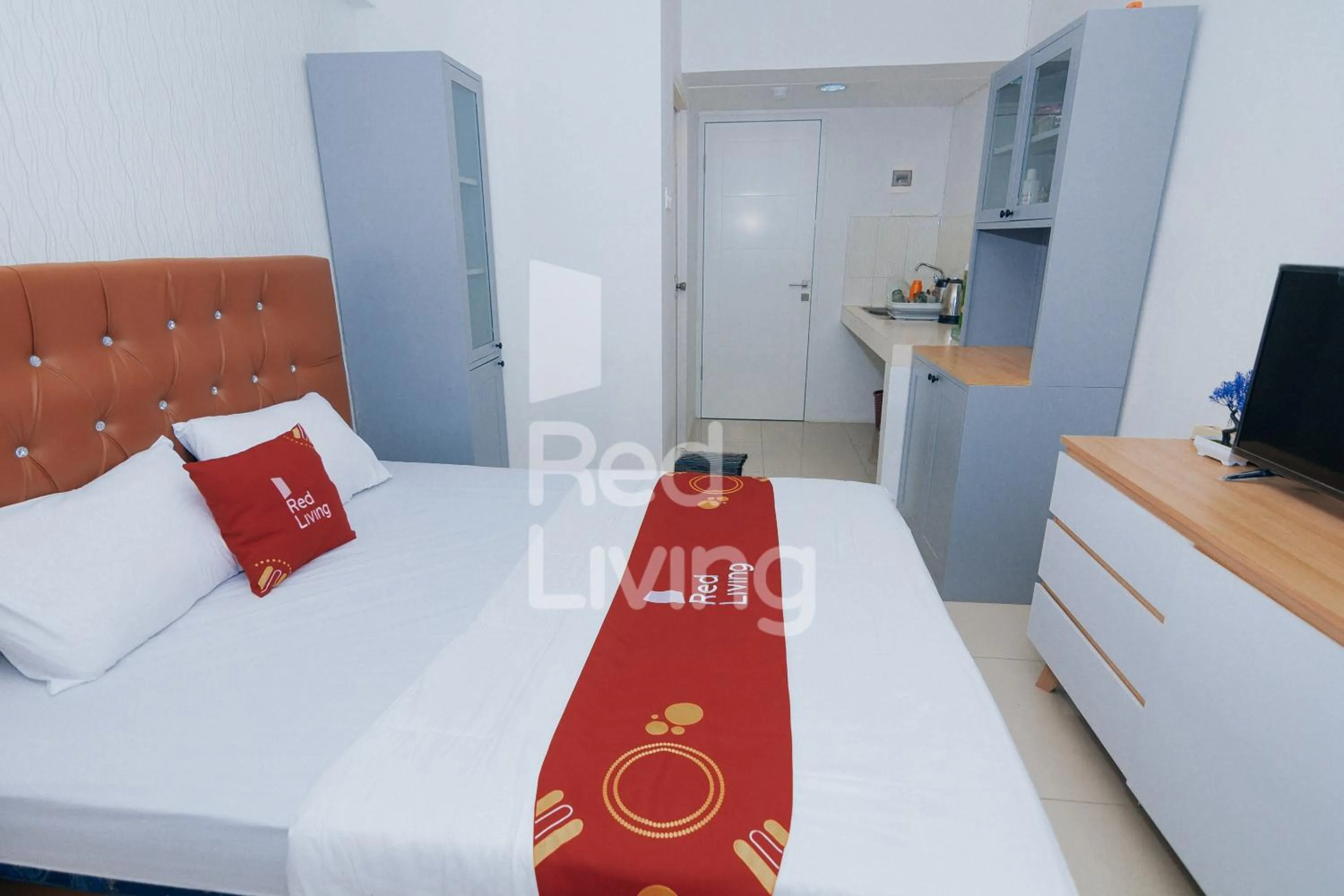 Bed in Redliving Apartemen Grand Sentraland - AT Properti Tower Pink