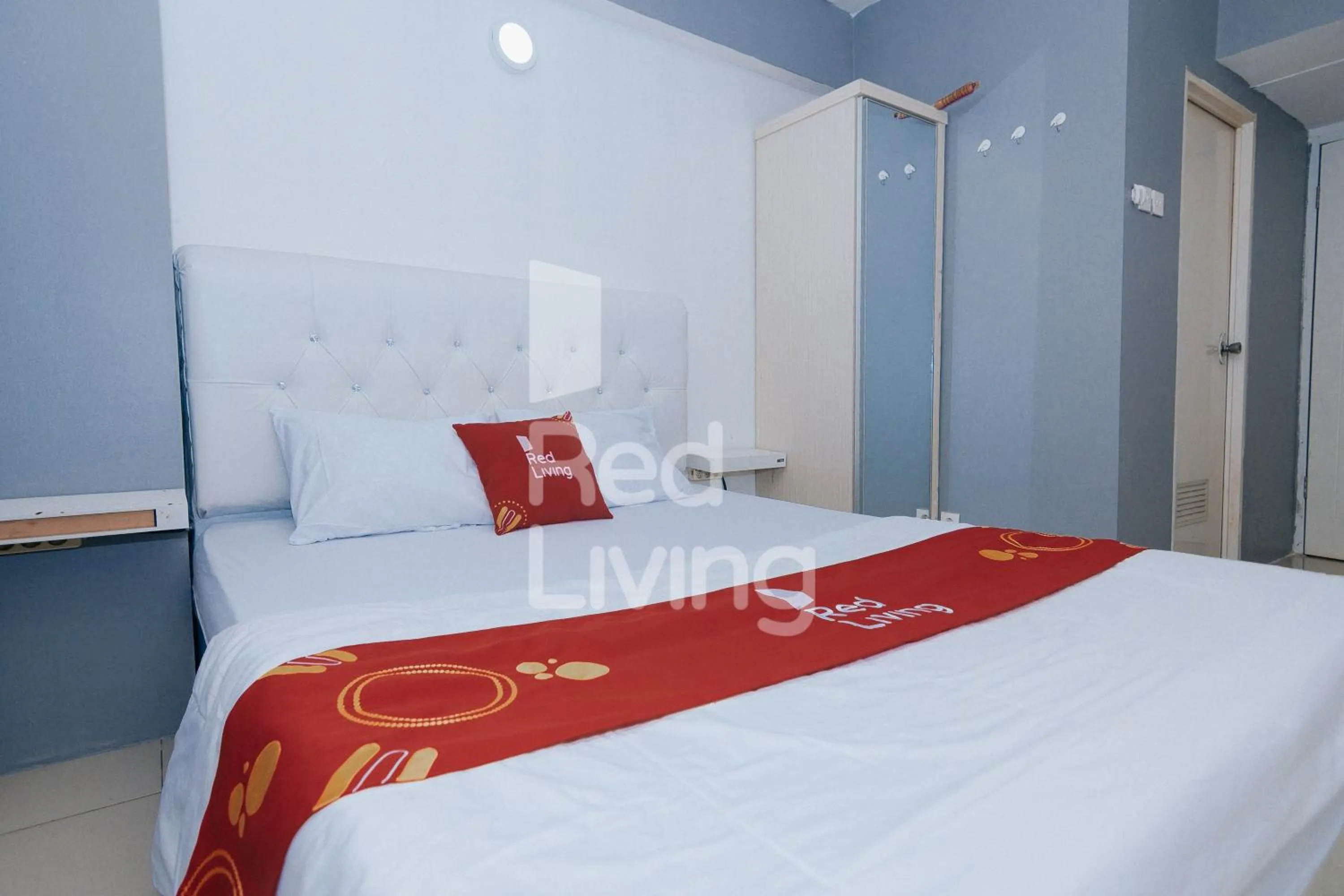 Bed in Redliving Apartemen Grand Sentraland - AT Properti Tower Pink