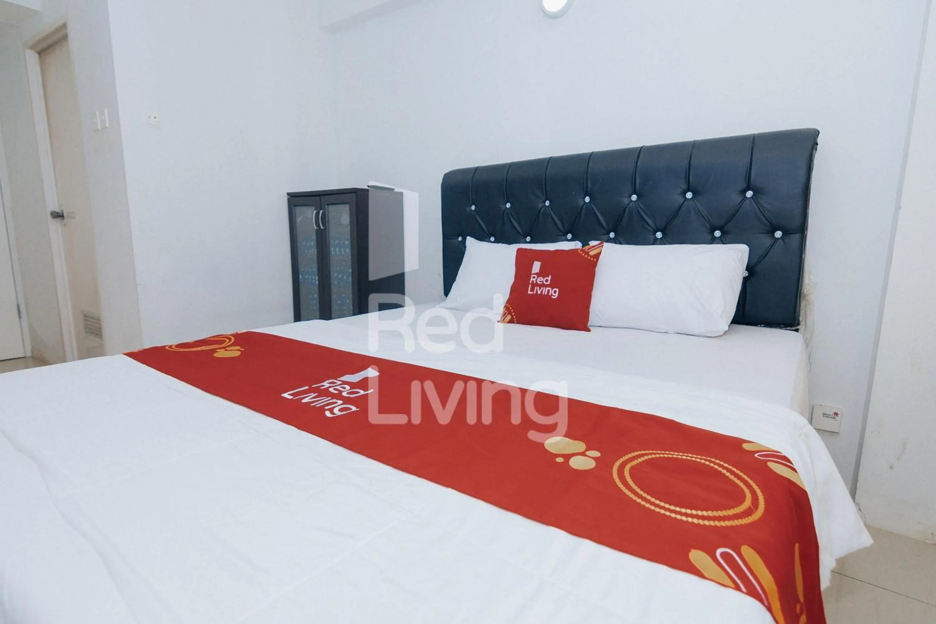 Bed in Redliving Apartemen Grand Sentraland - AT Properti Tower Pink