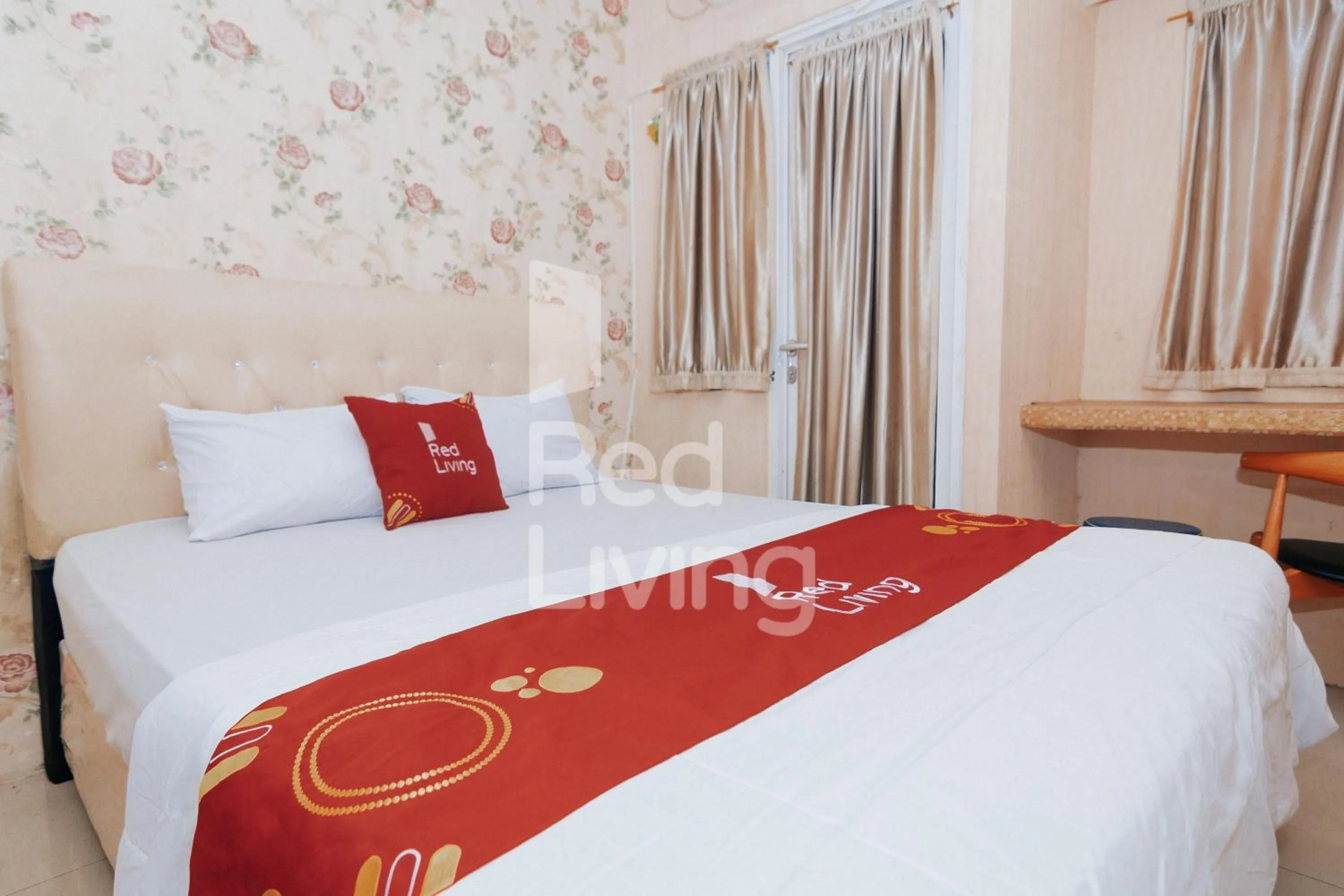 Bed in Redliving Apartemen Grand Sentraland - AT Properti Tower Pink