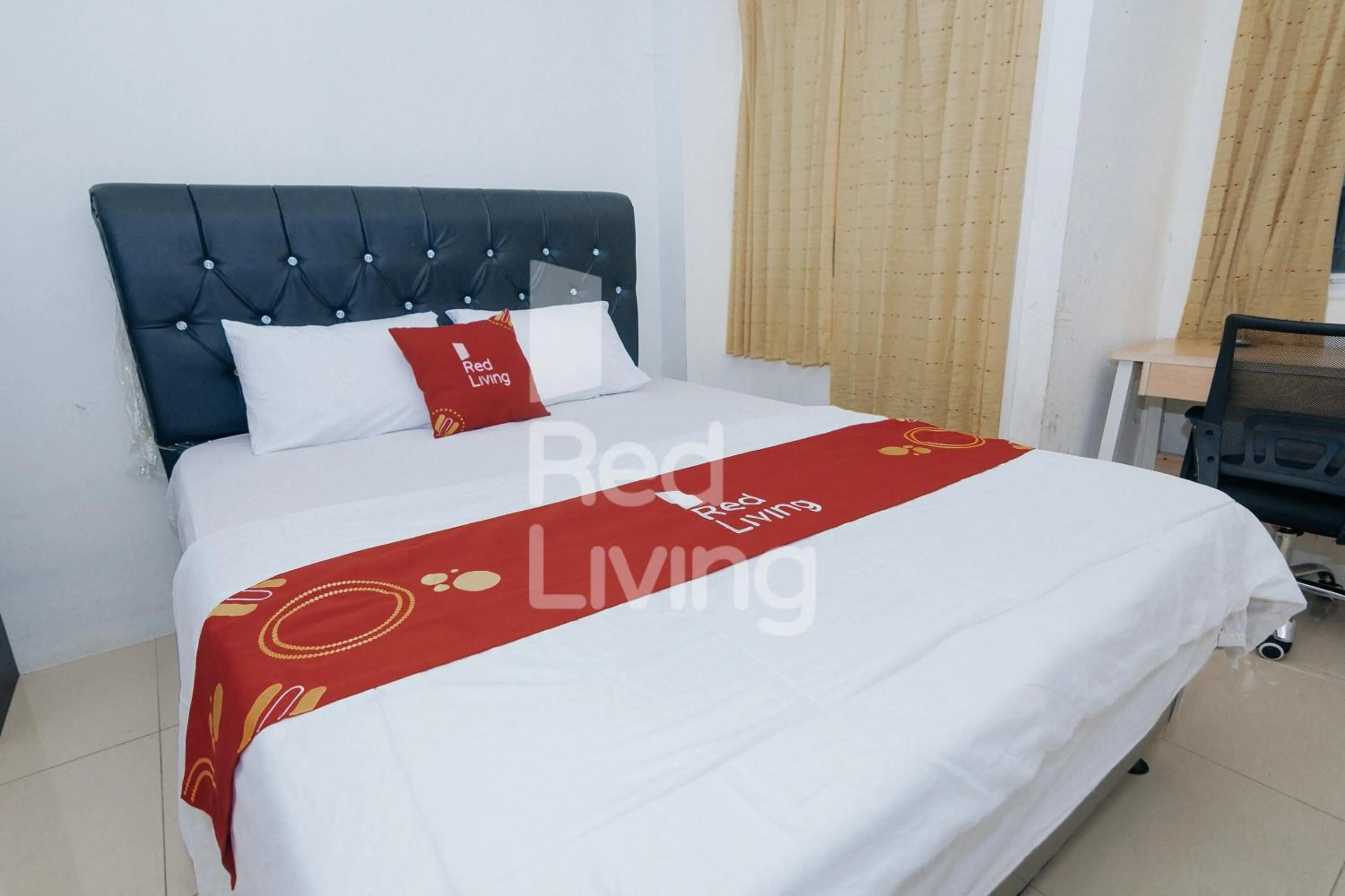 Bed in Redliving Apartemen Grand Sentraland - AT Properti Tower Pink
