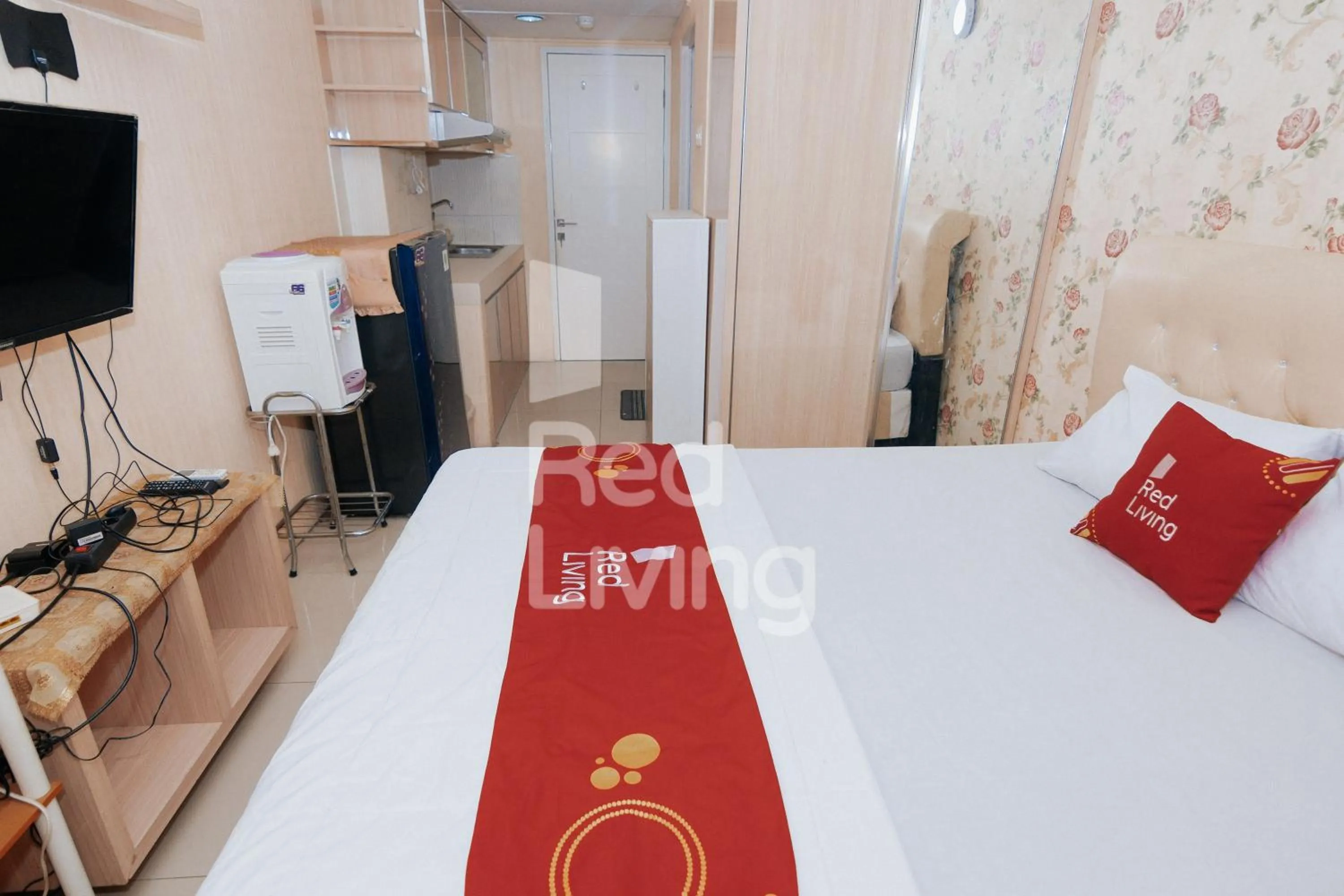 Bed in Redliving Apartemen Grand Sentraland - AT Properti Tower Pink