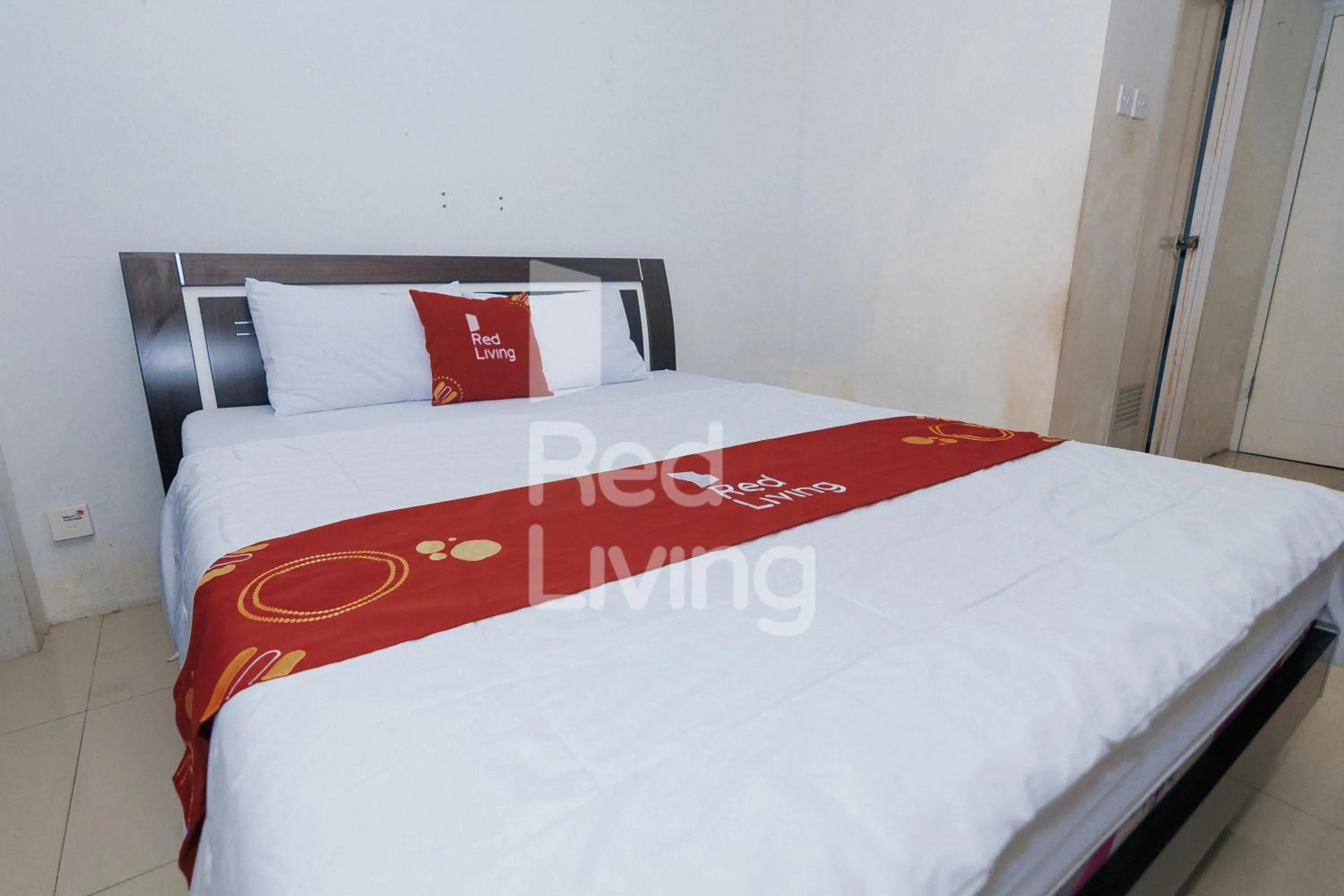 Bed in Redliving Apartemen Grand Sentraland - AT Properti Tower Pink