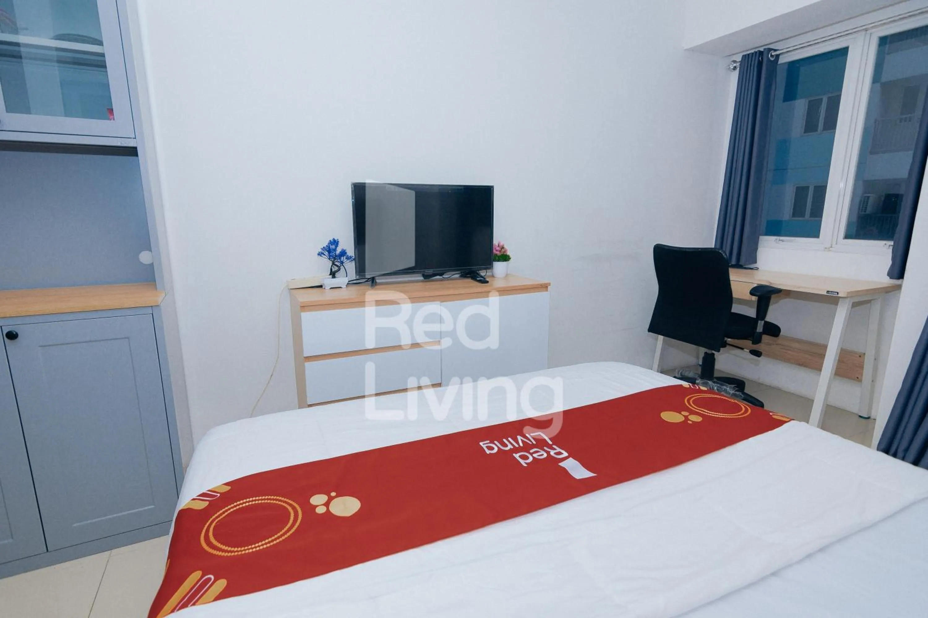 Bed in Redliving Apartemen Grand Sentraland - AT Properti Tower Pink
