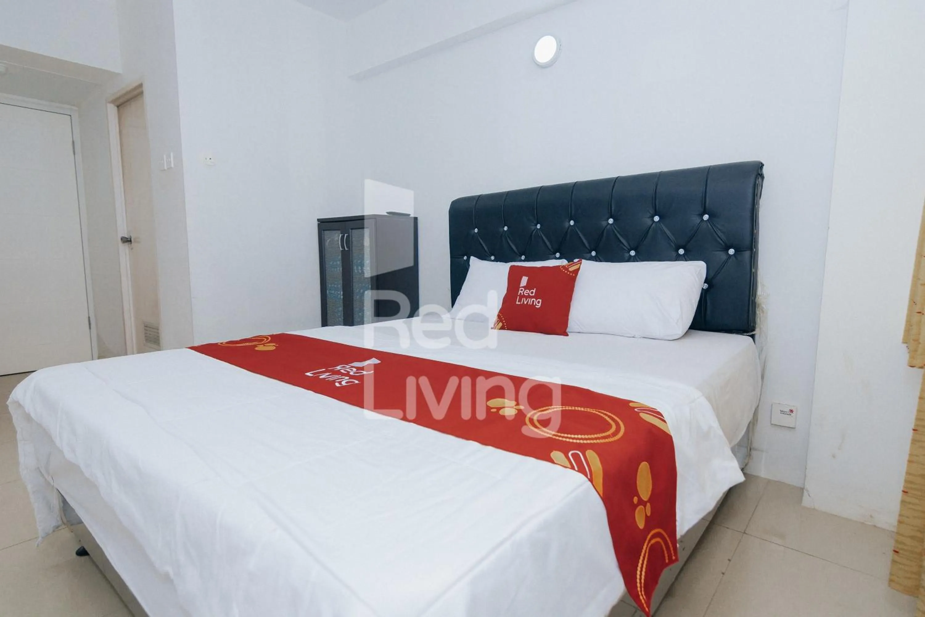Bed in Redliving Apartemen Grand Sentraland - AT Properti Tower Pink