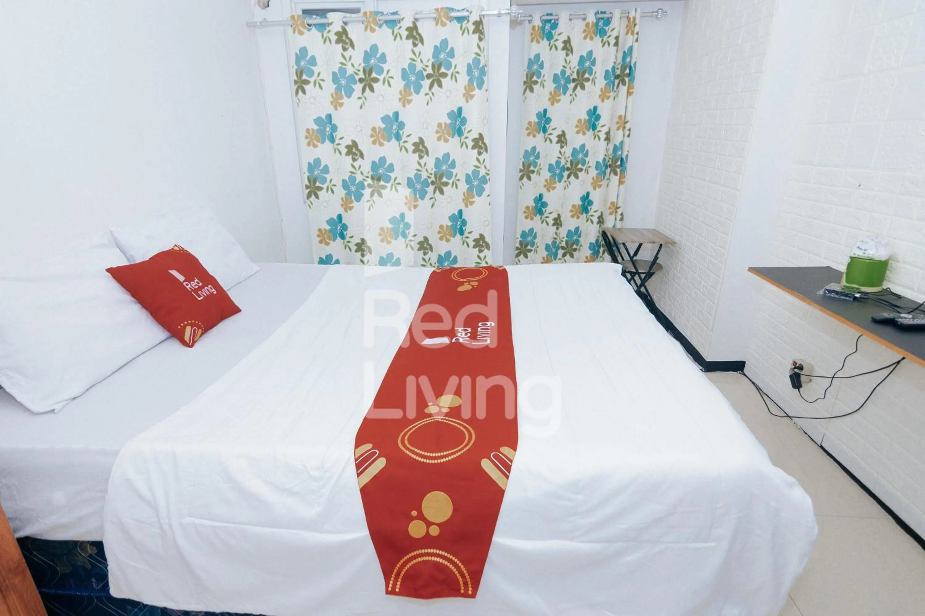 Bed in Redliving Apartemen Grand Sentraland - AT Properti Tower Pink