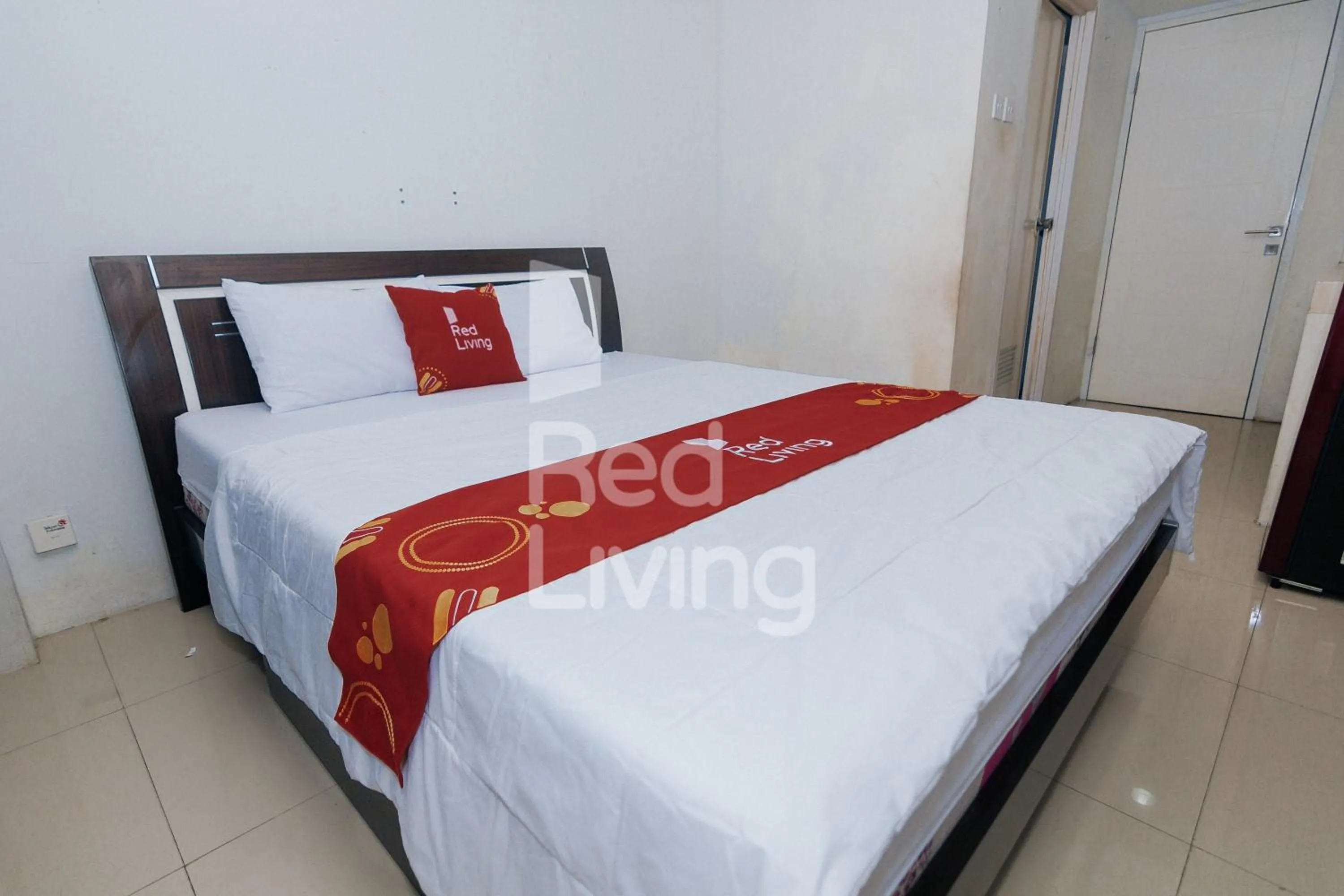 Bed in Redliving Apartemen Grand Sentraland - AT Properti Tower Pink