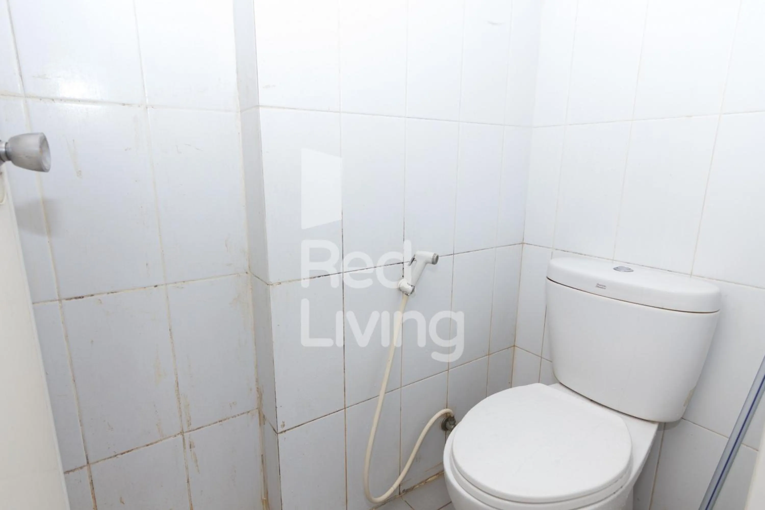 Bathroom in Redliving Apartemen Grand Sentraland - AT Properti Tower Pink