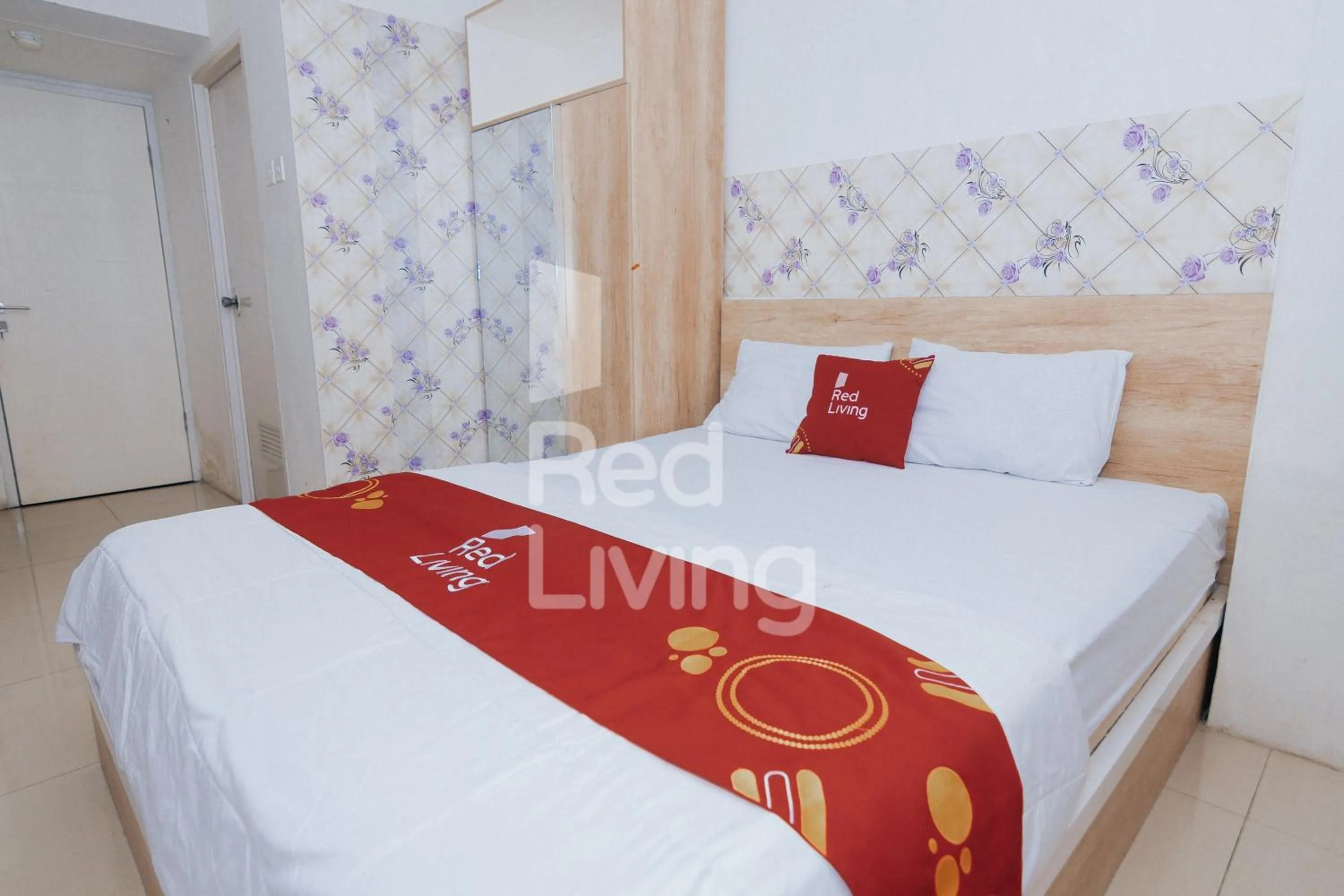 Bed in Redliving Apartemen Grand Sentraland - AT Properti Tower Pink