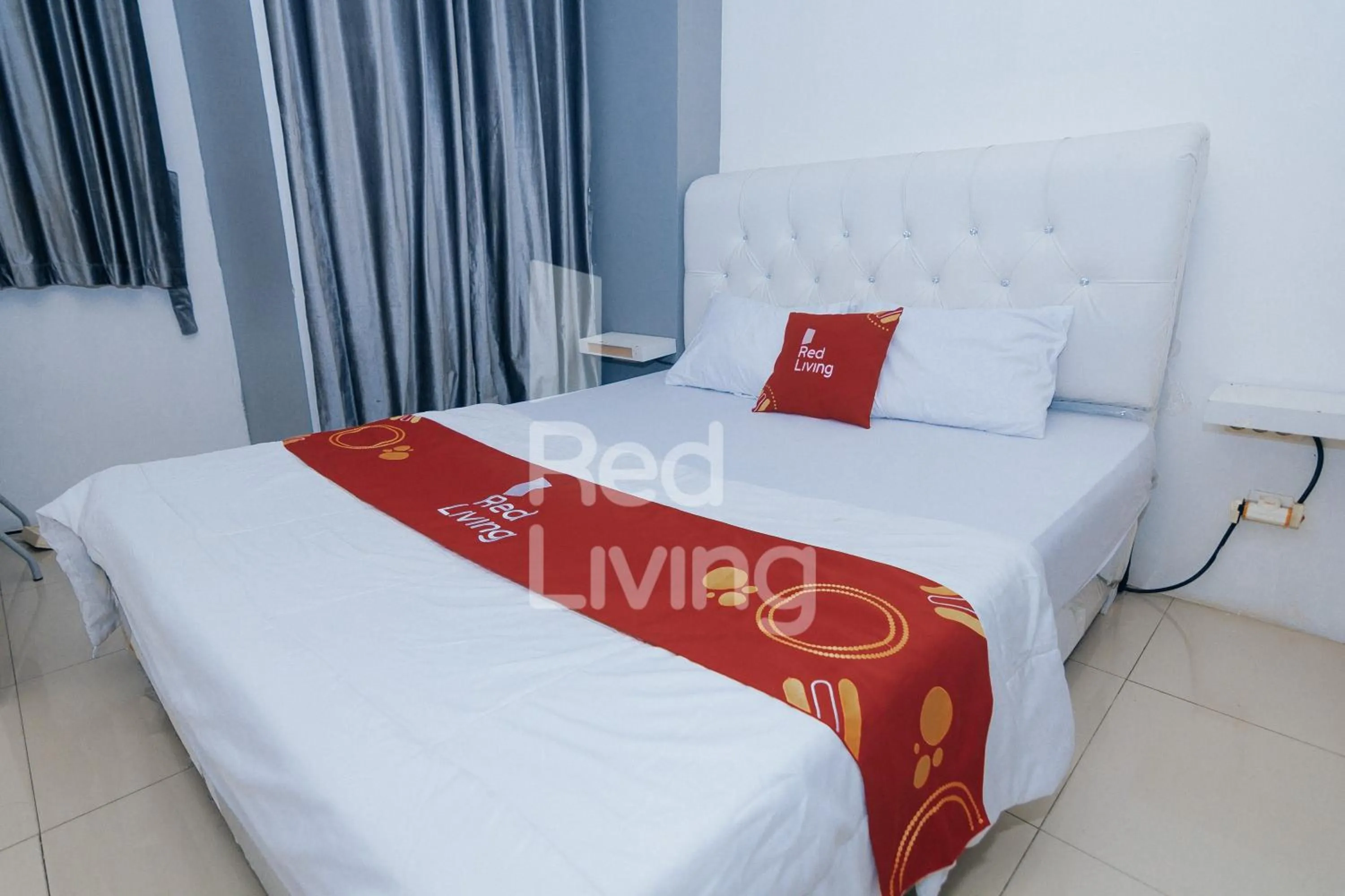 Bed in Redliving Apartemen Grand Sentraland - AT Properti Tower Pink