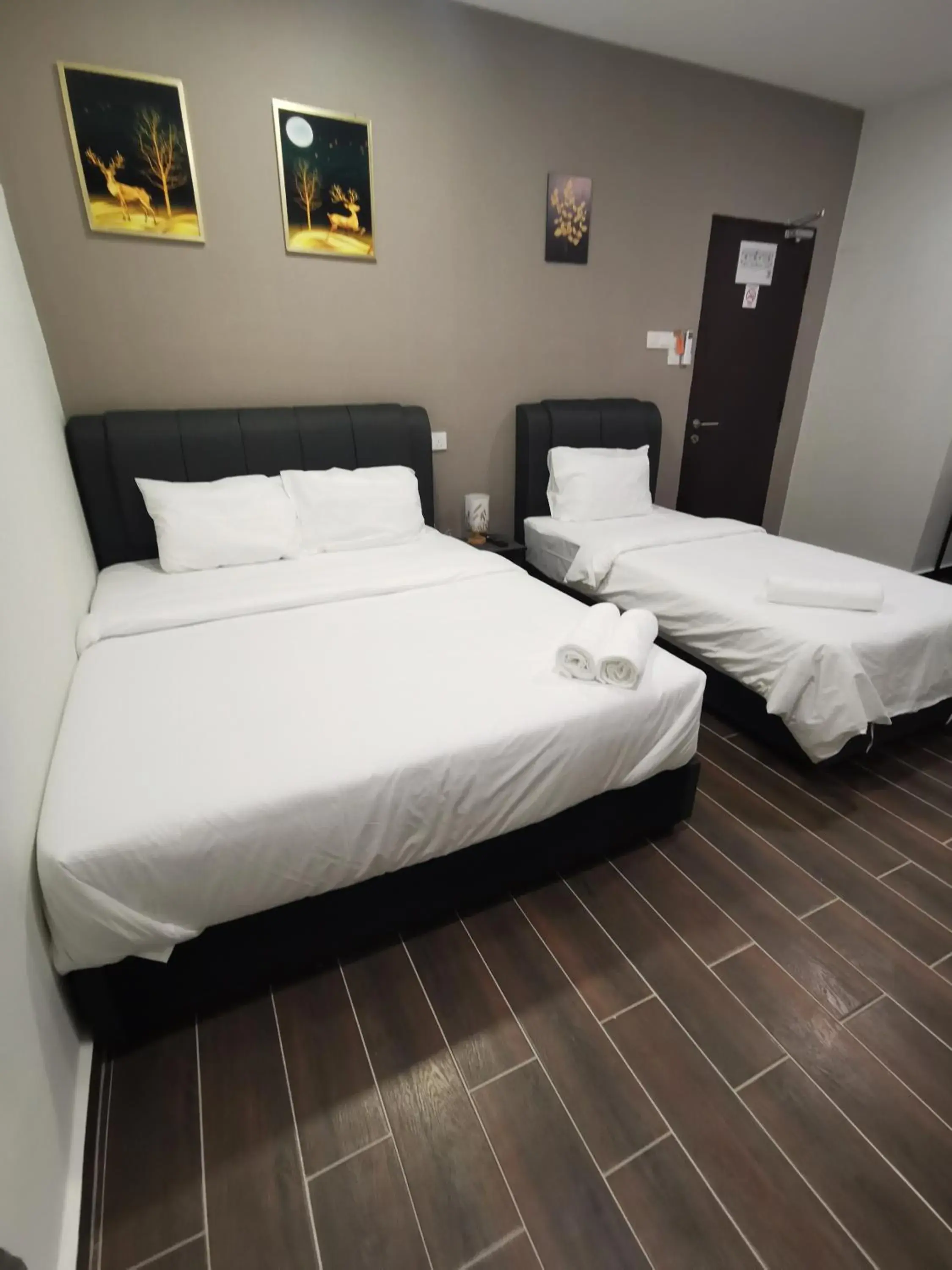 Triple Room in Hotel Mutiara Triple Room in Hotel Mutiara