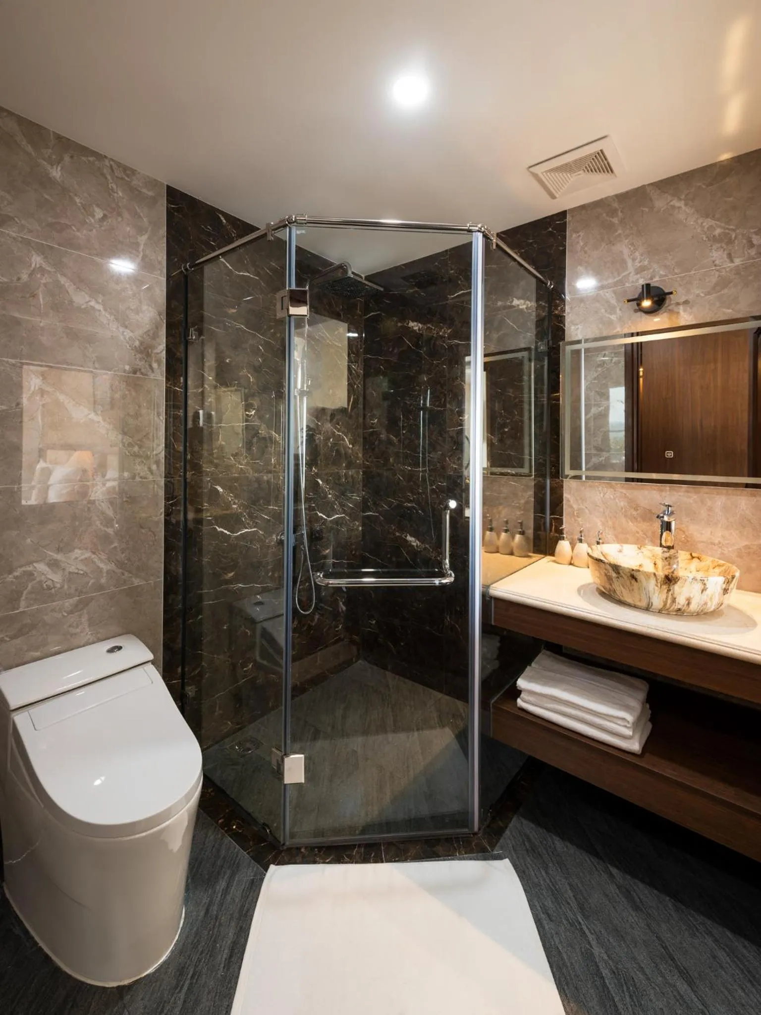 Toilet in Aquasun Hotel Phu Quoc