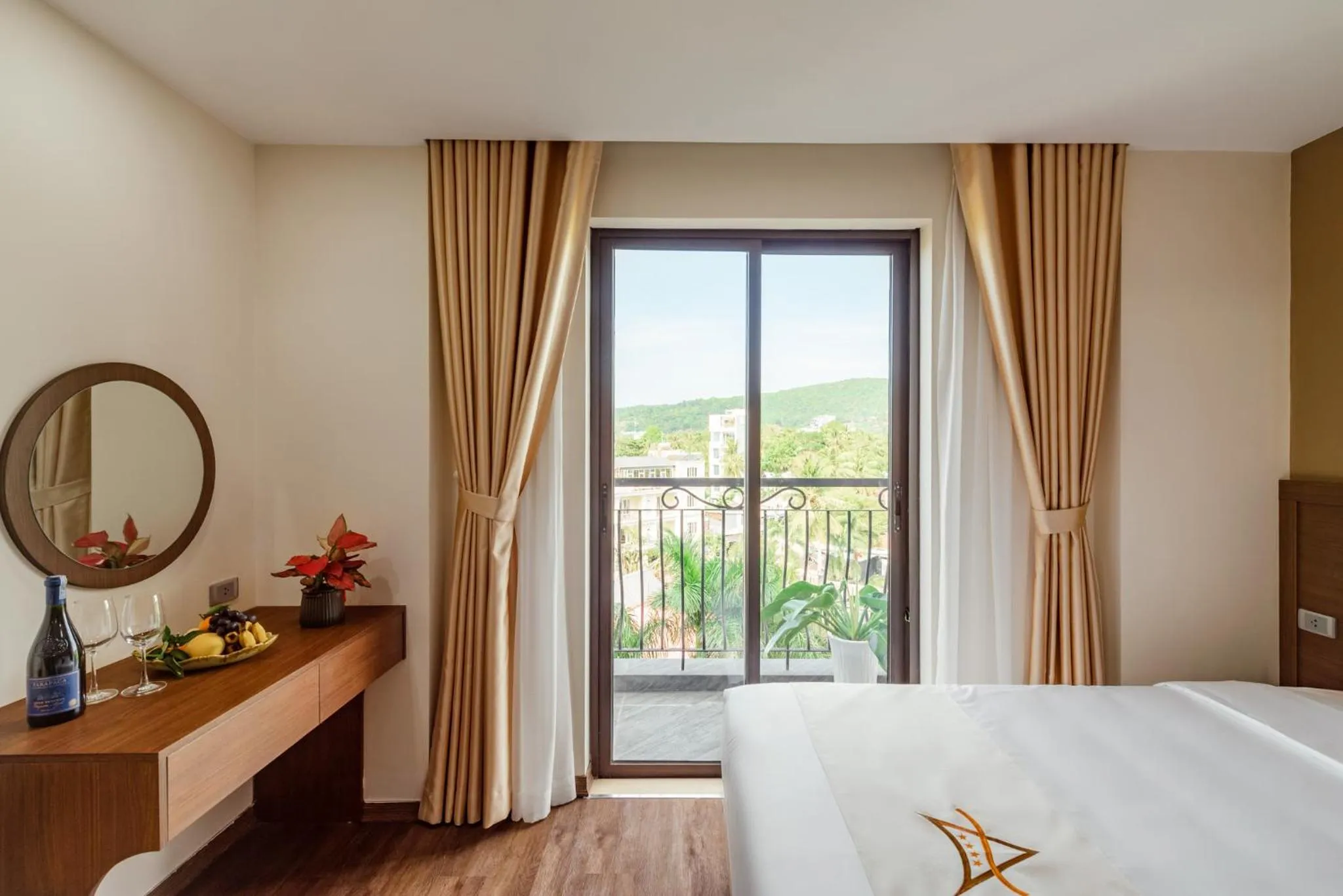 View (from property/room), Bed in Aquasun Hotel Phu Quoc