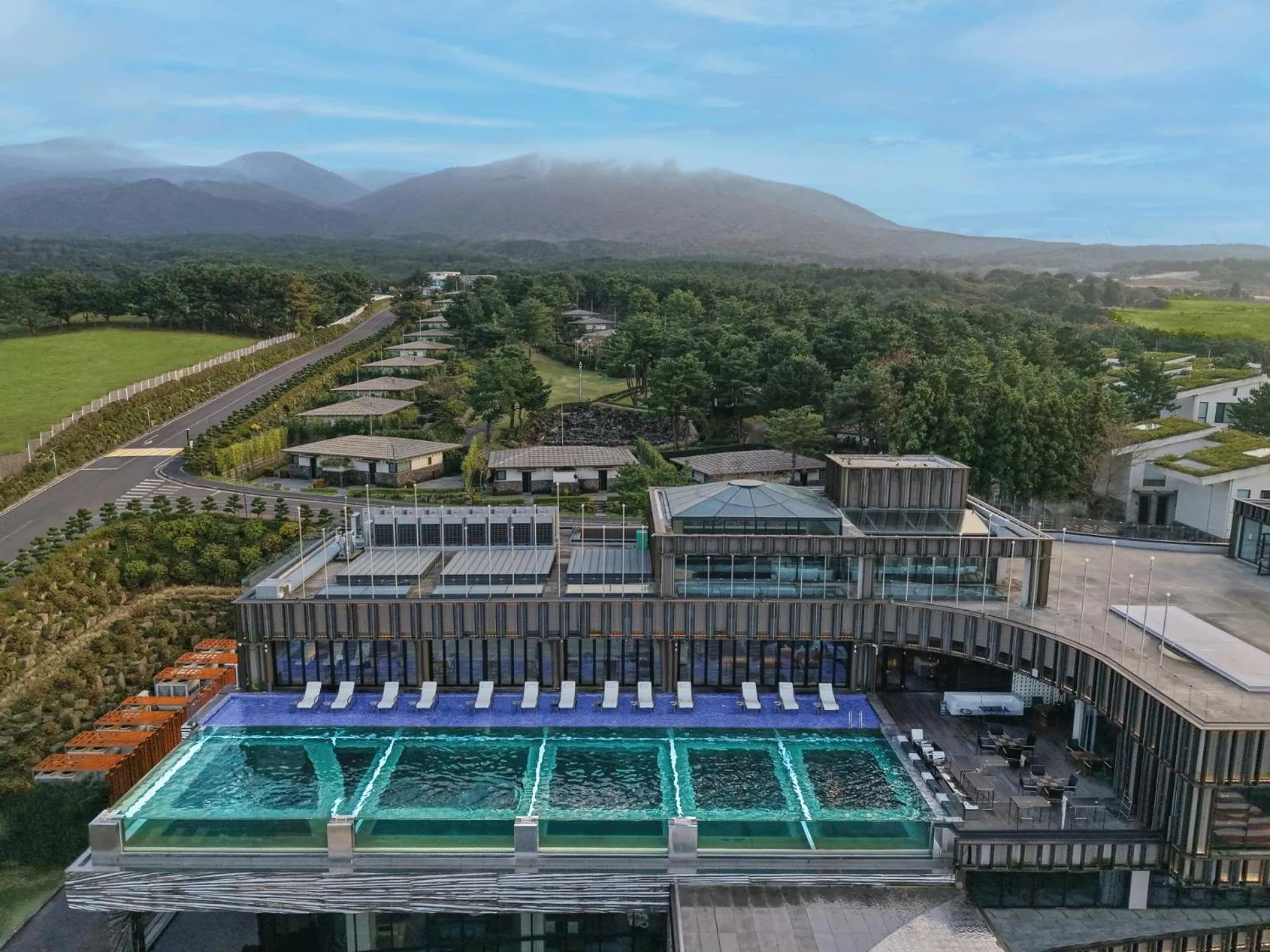 Property building in Amber Pure Hill Hotels & Resorts Jeju