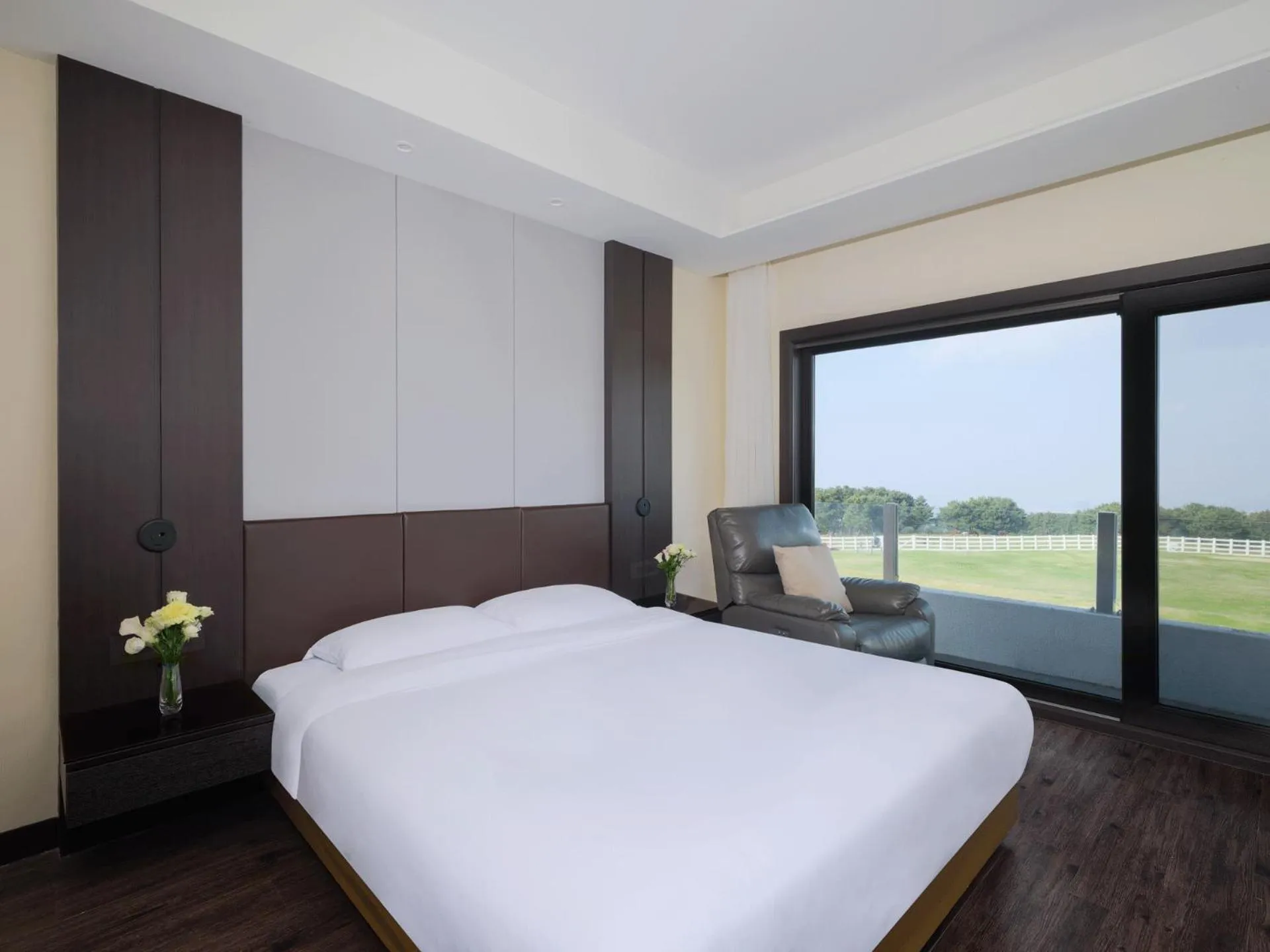 Bed in Amber Pure Hill Hotels & Resorts Jeju