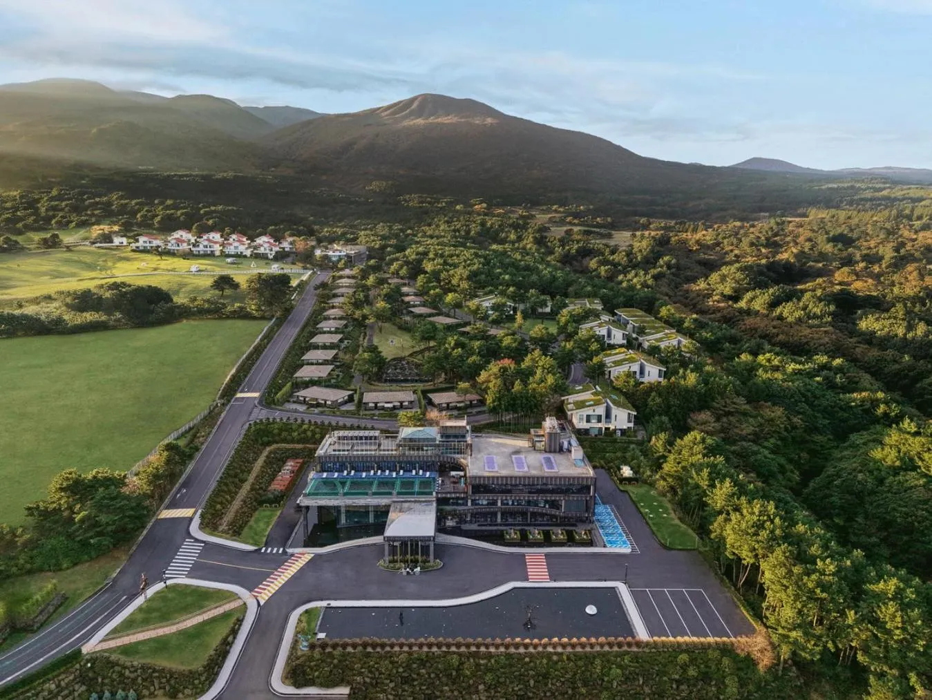 Property building in Amber Pure Hill Hotels & Resorts Jeju