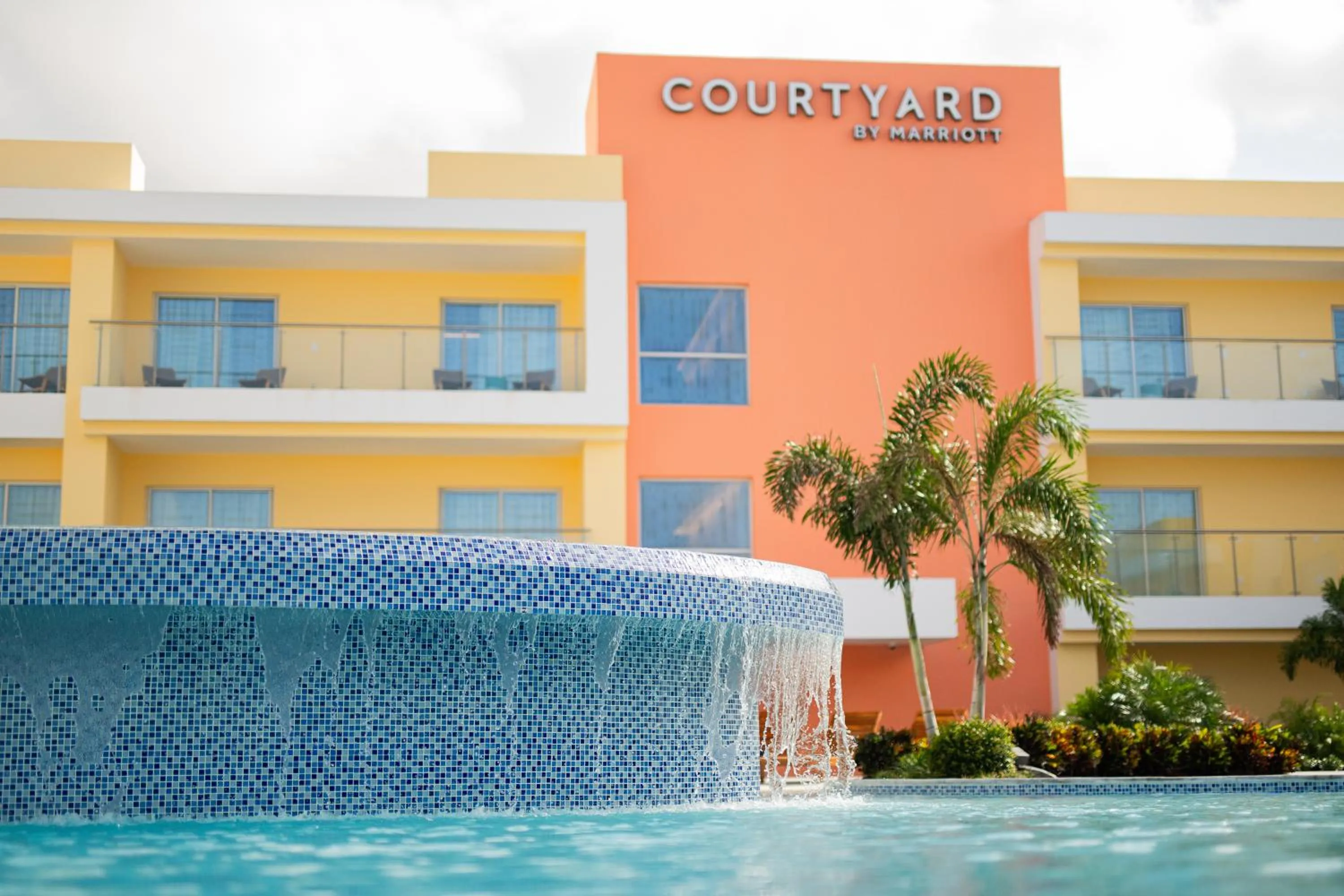 Swimming pool in Courtyard by Marriott Curacao