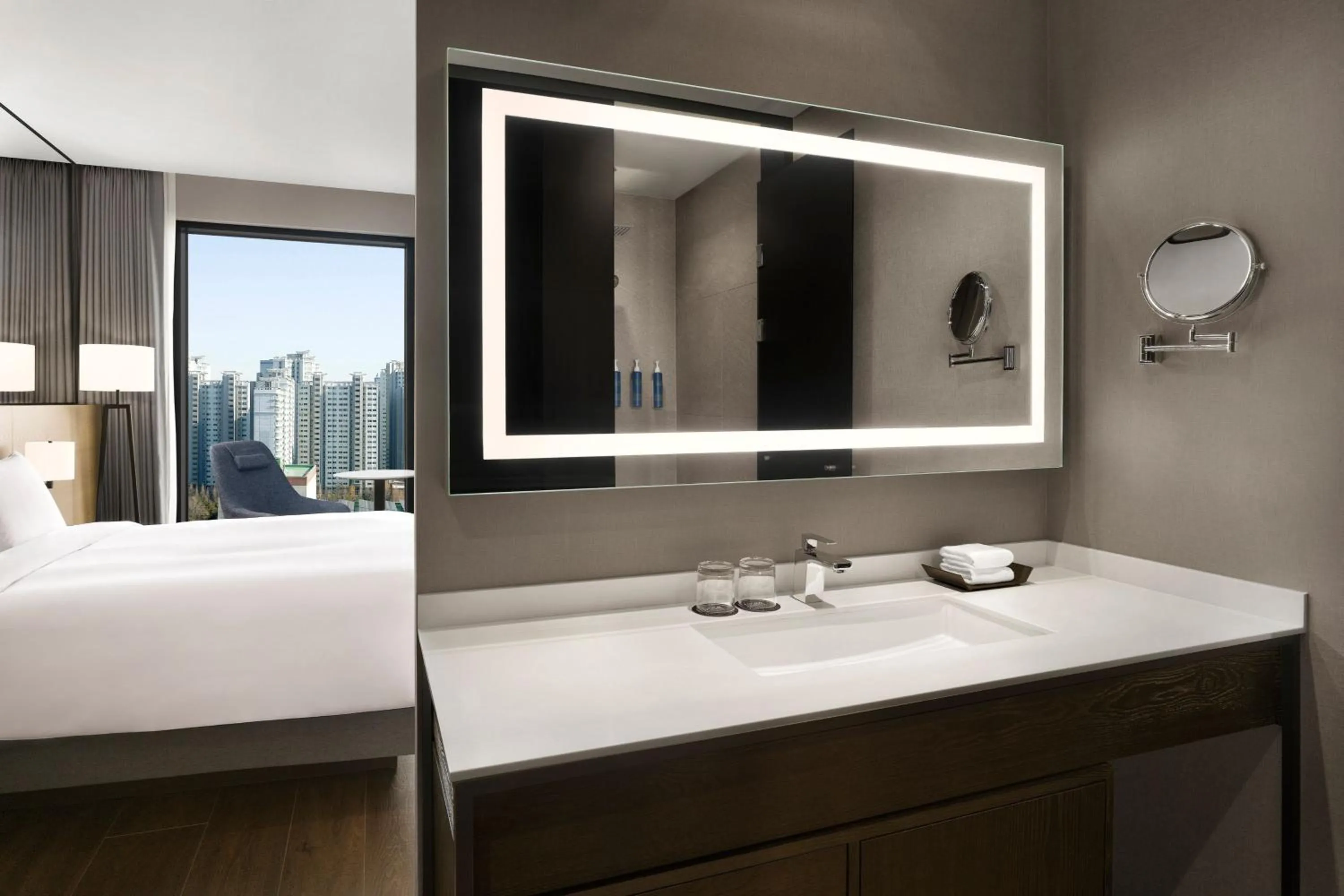 Bathroom, Bed in Four Points by Sheraton Suwon