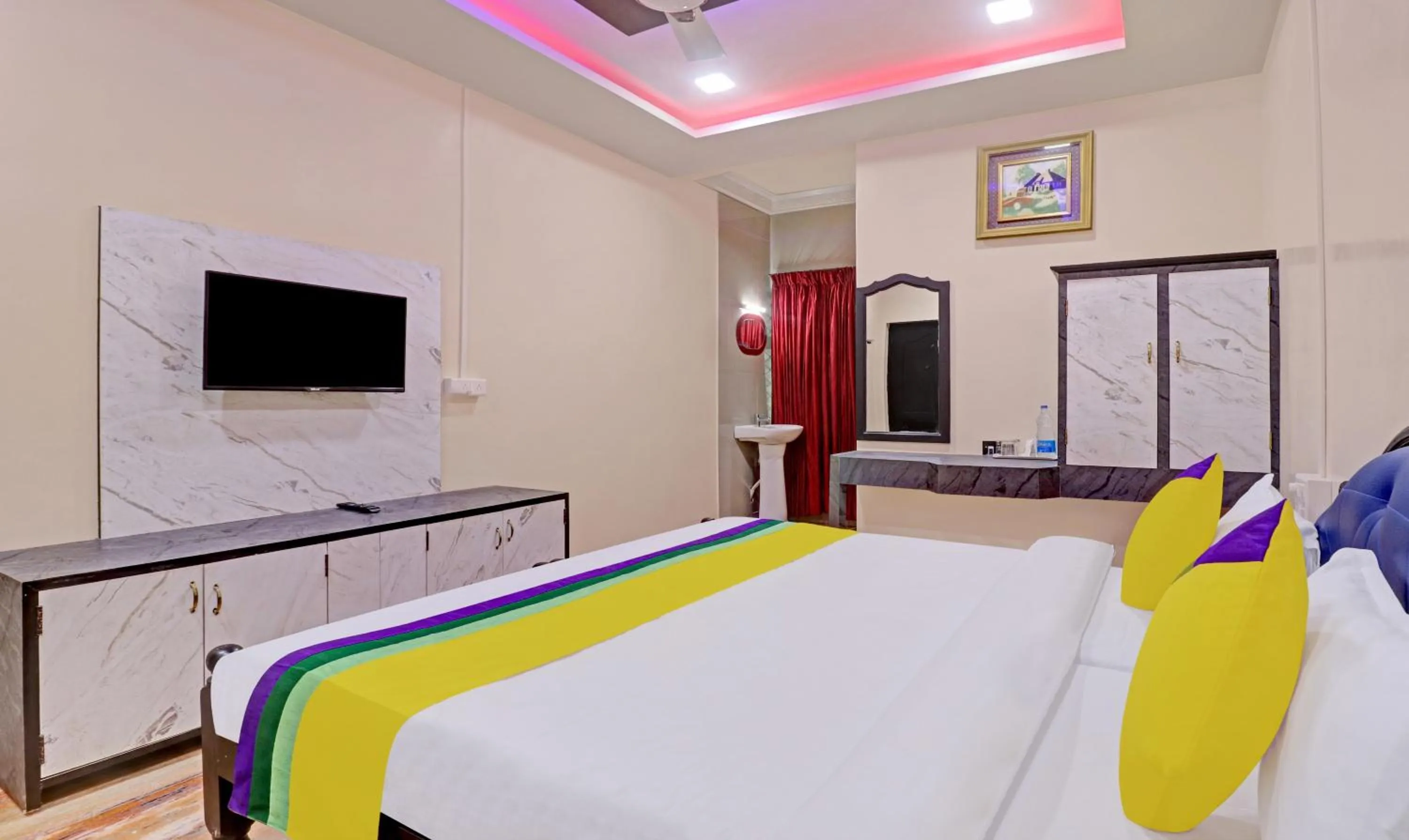 Bedroom, Bed in Itsy Hotels Hill Town, 500 Mtrs From Madikeri Fort