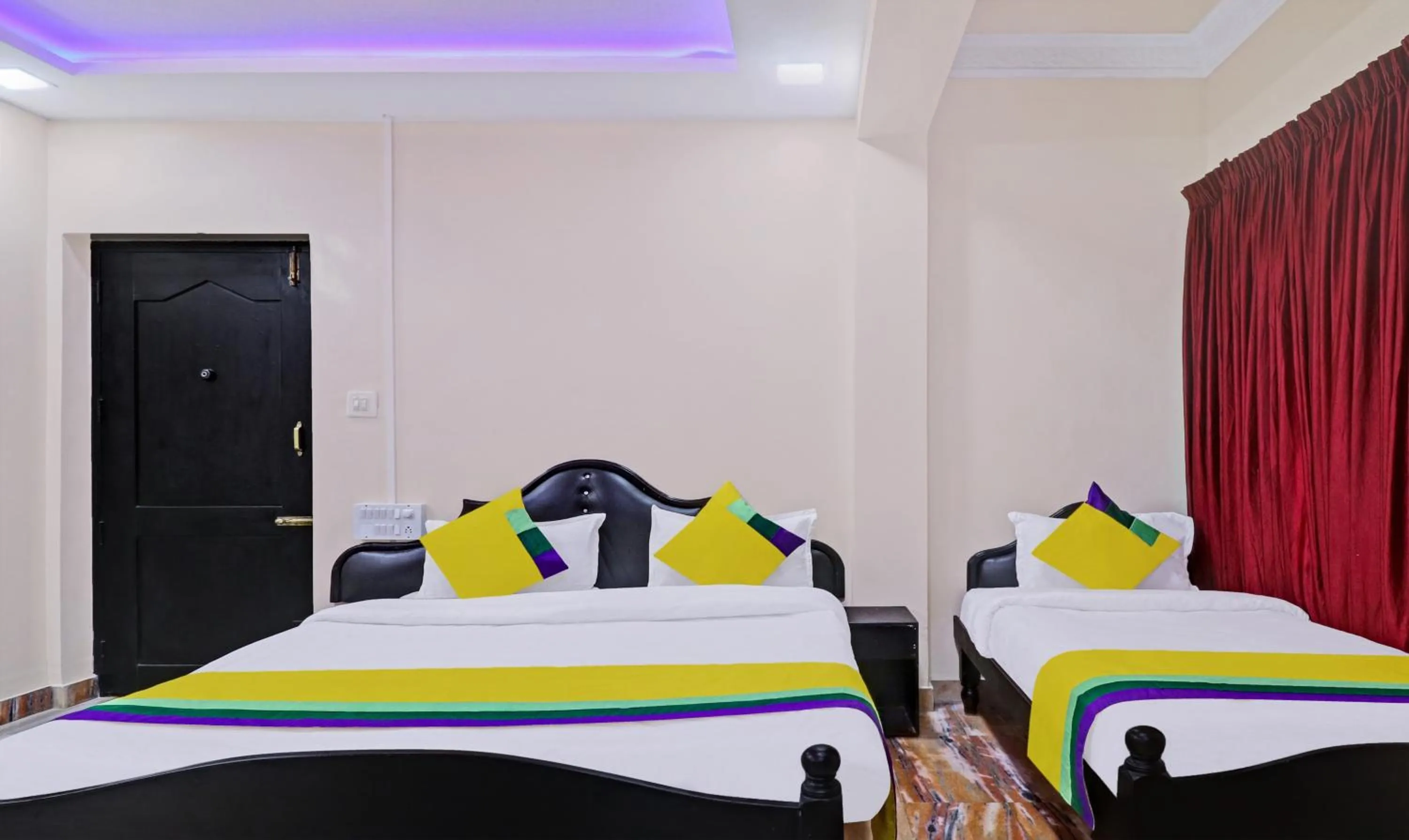 Bedroom, Bed in Itsy Hotels Hill Town, 500 Mtrs From Madikeri Fort