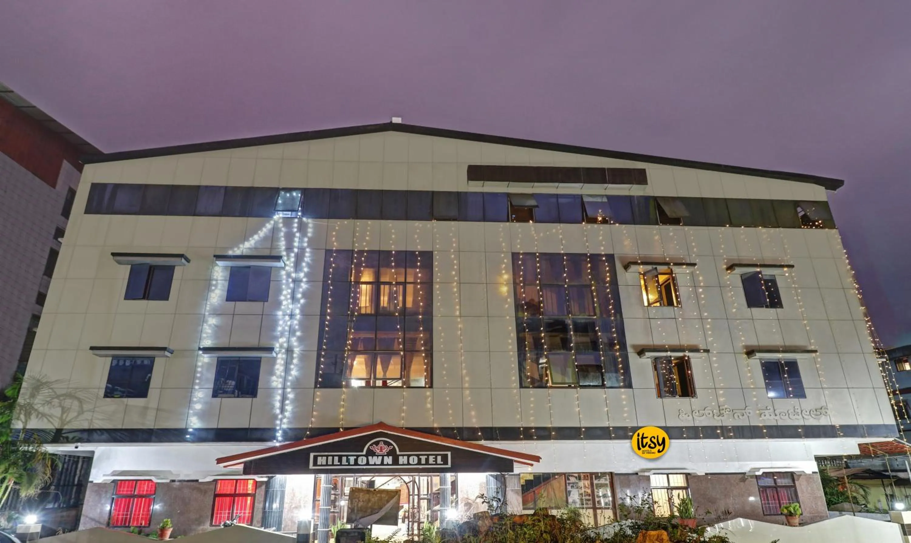 Property building in Itsy Hotels Hill Town, 500 Mtrs From Madikeri Fort