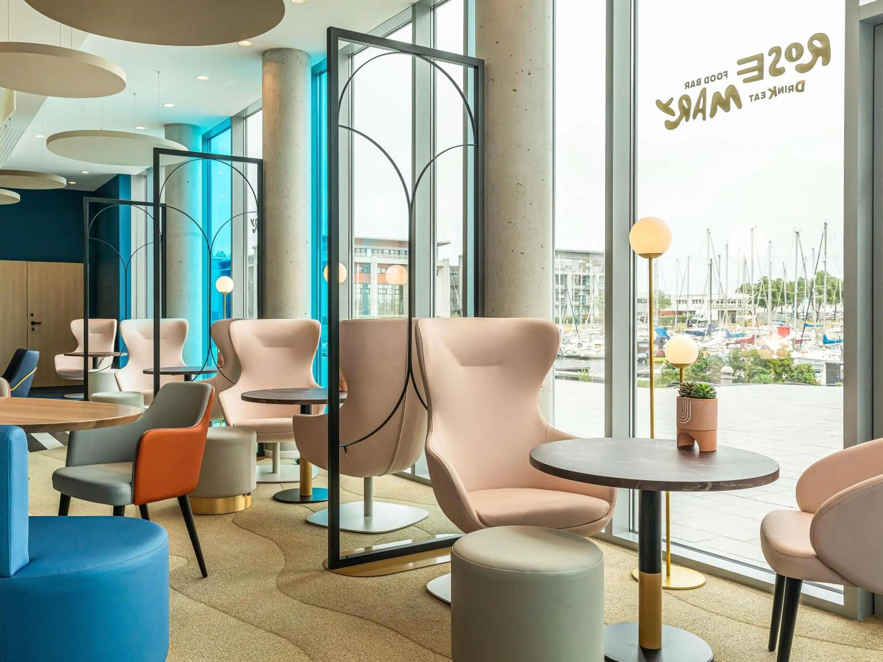 Lounge or bar in Mercure Dunkerque Centre Gare
