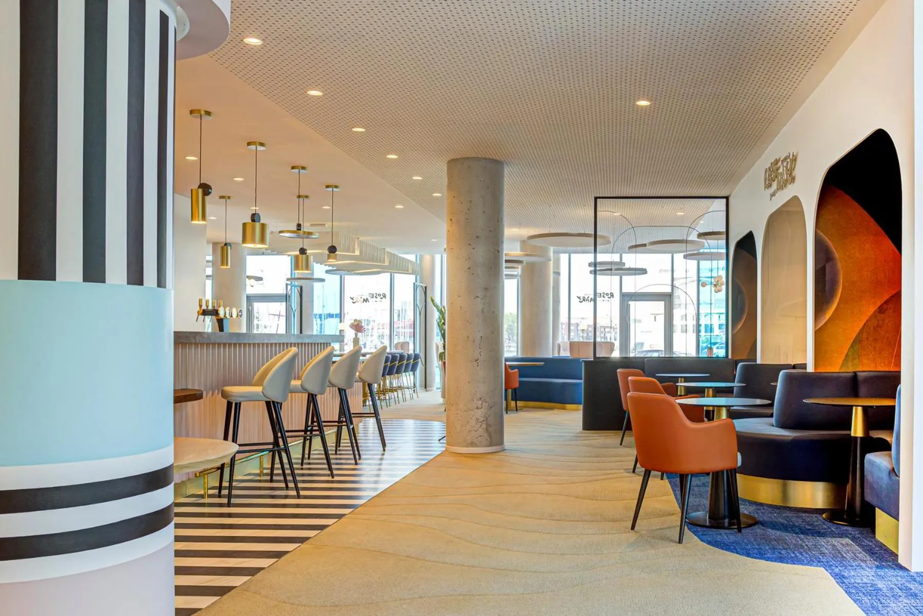 Lobby or reception in Mercure Dunkerque Centre Gare