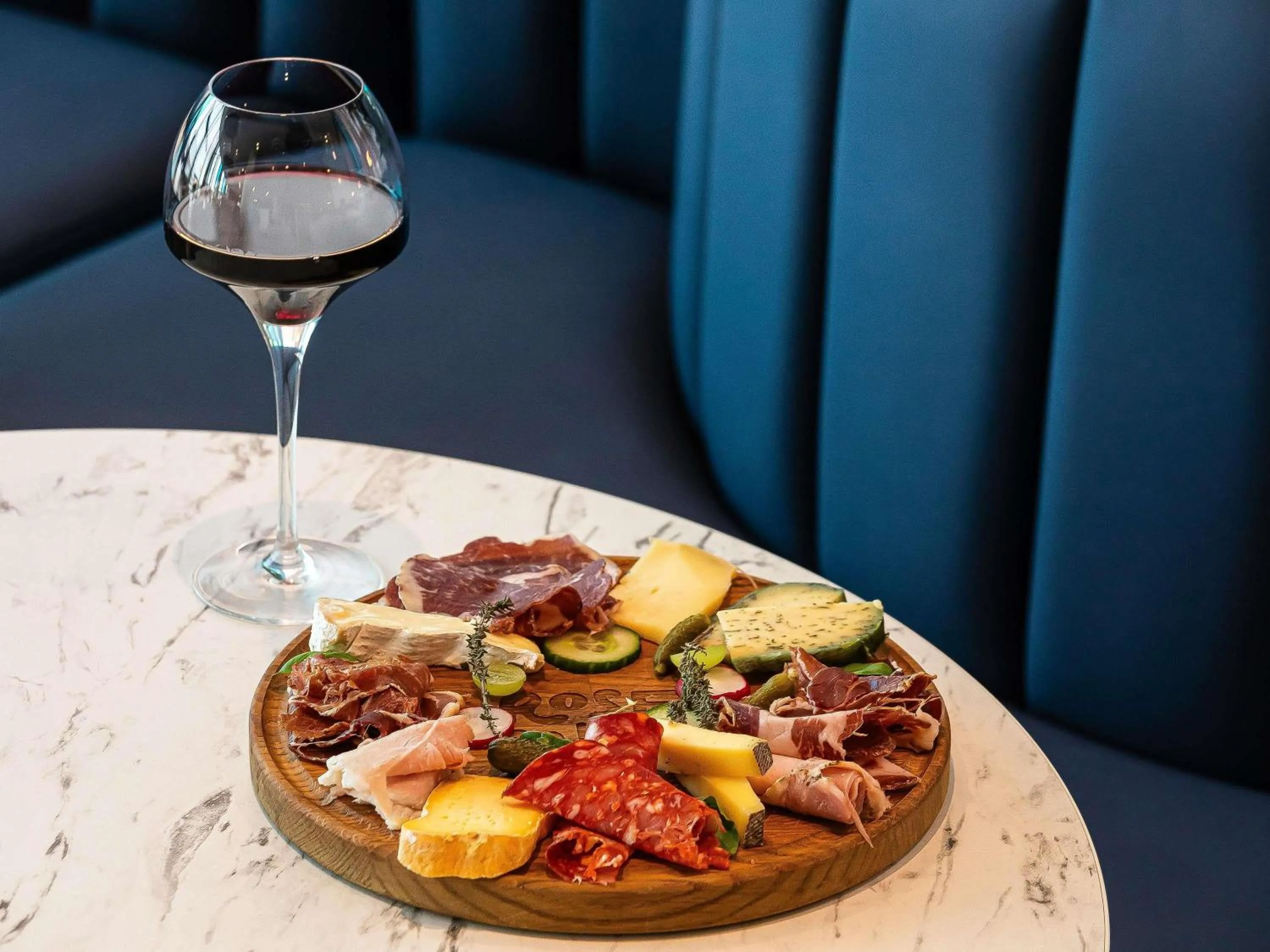 Lounge or bar in Mercure Dunkerque Centre Gare