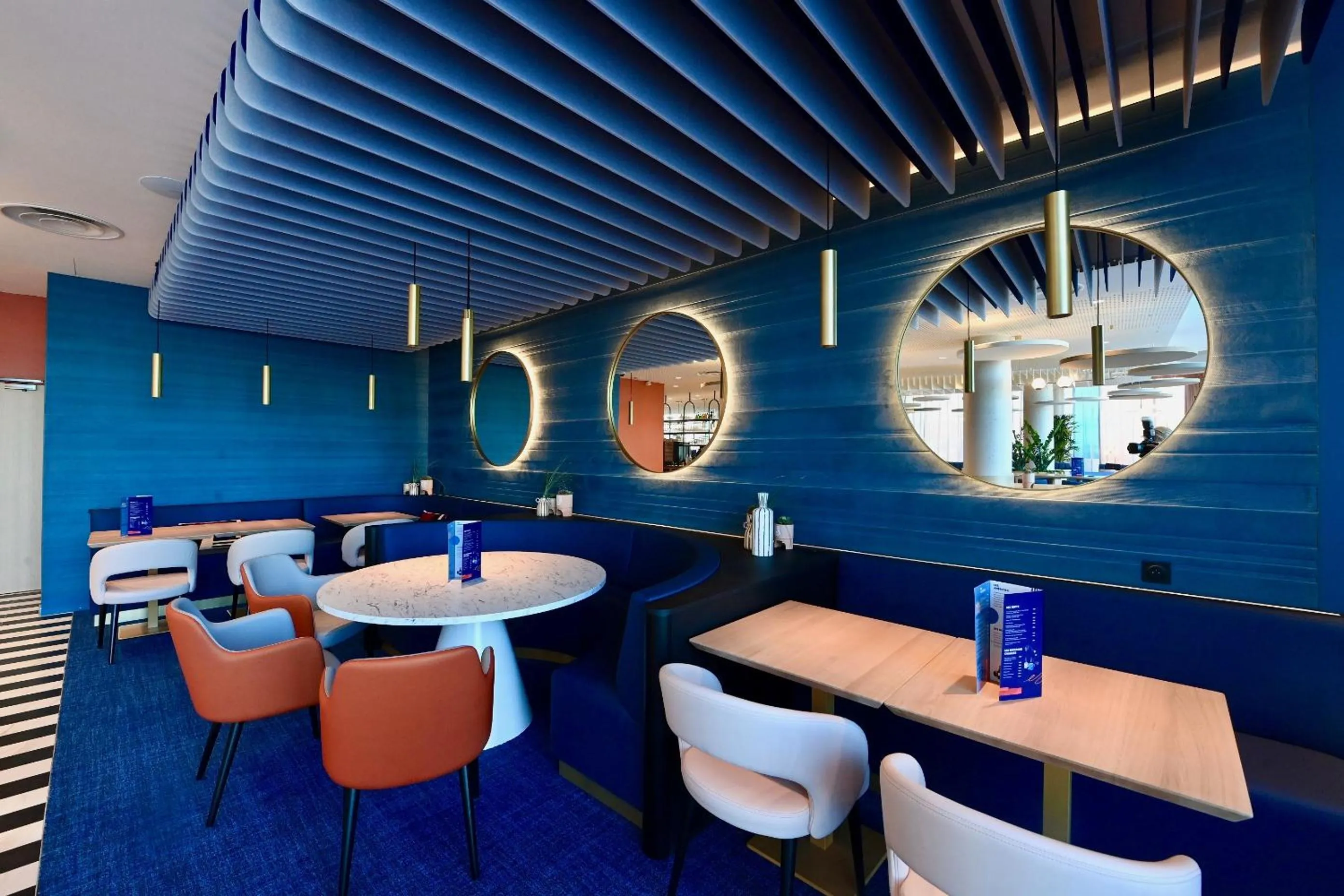 Seating area in Mercure Dunkerque Centre Gare