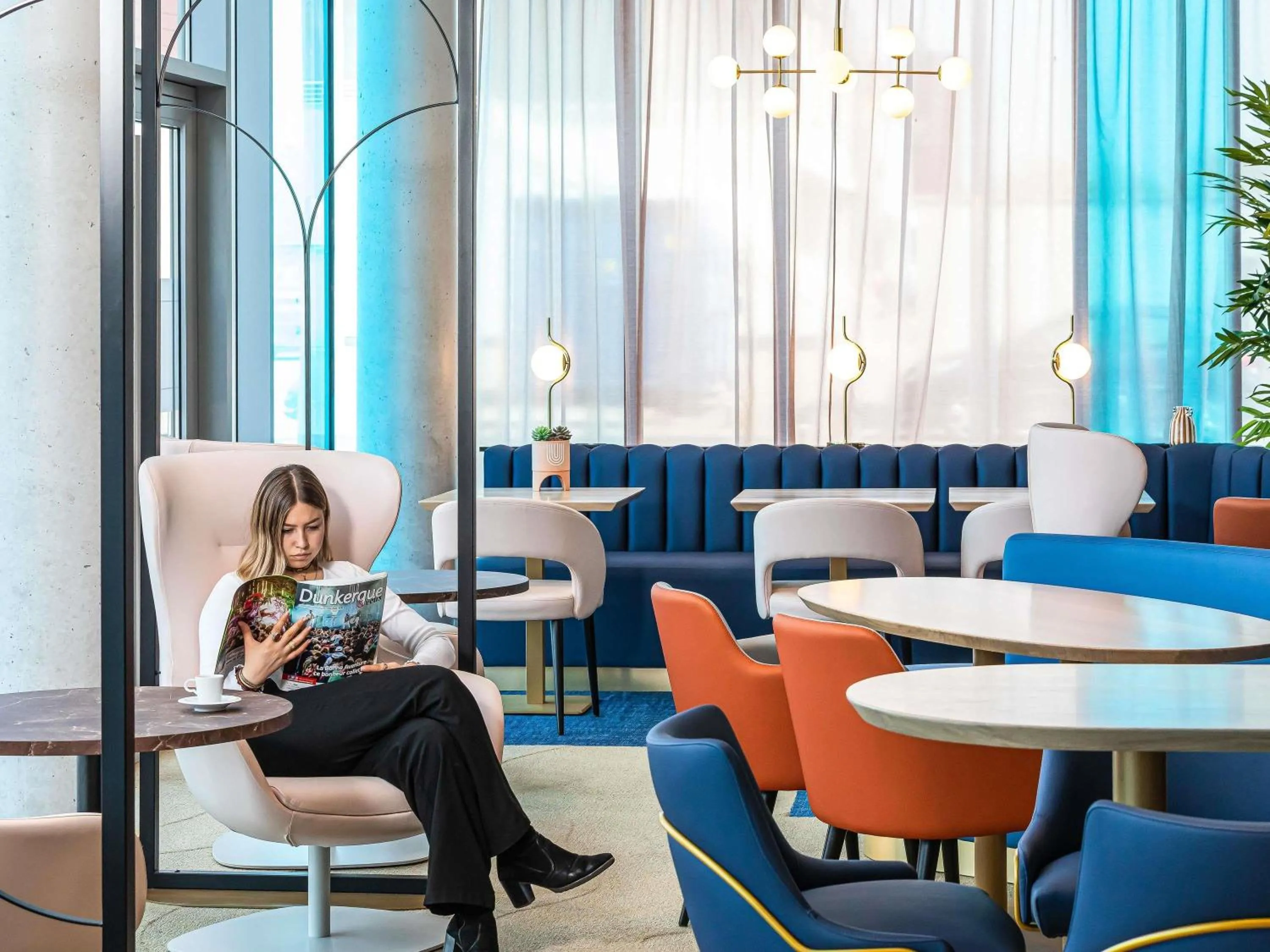 Lounge or bar in Mercure Dunkerque Centre Gare