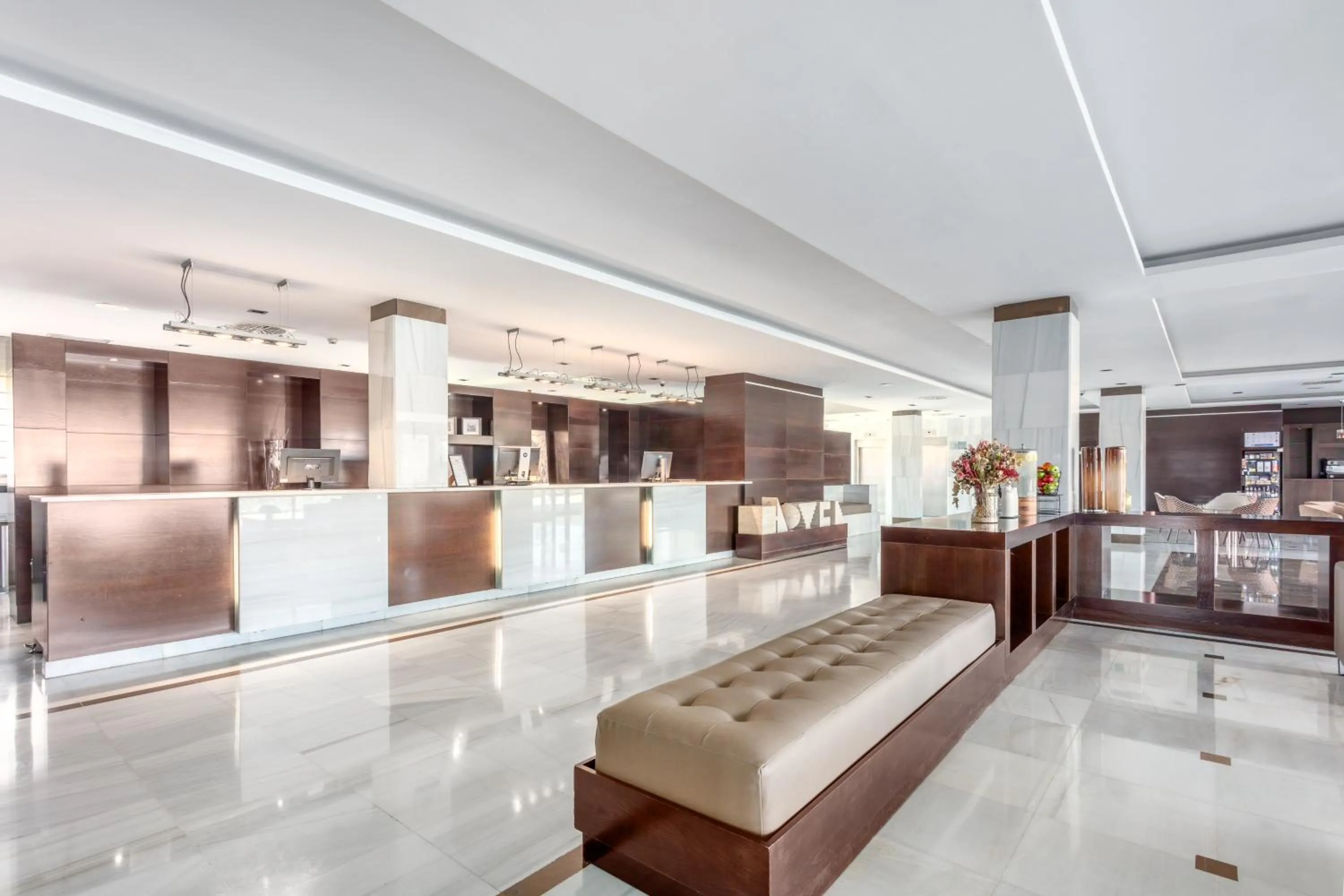 Lobby or reception in Eurostars Toledo