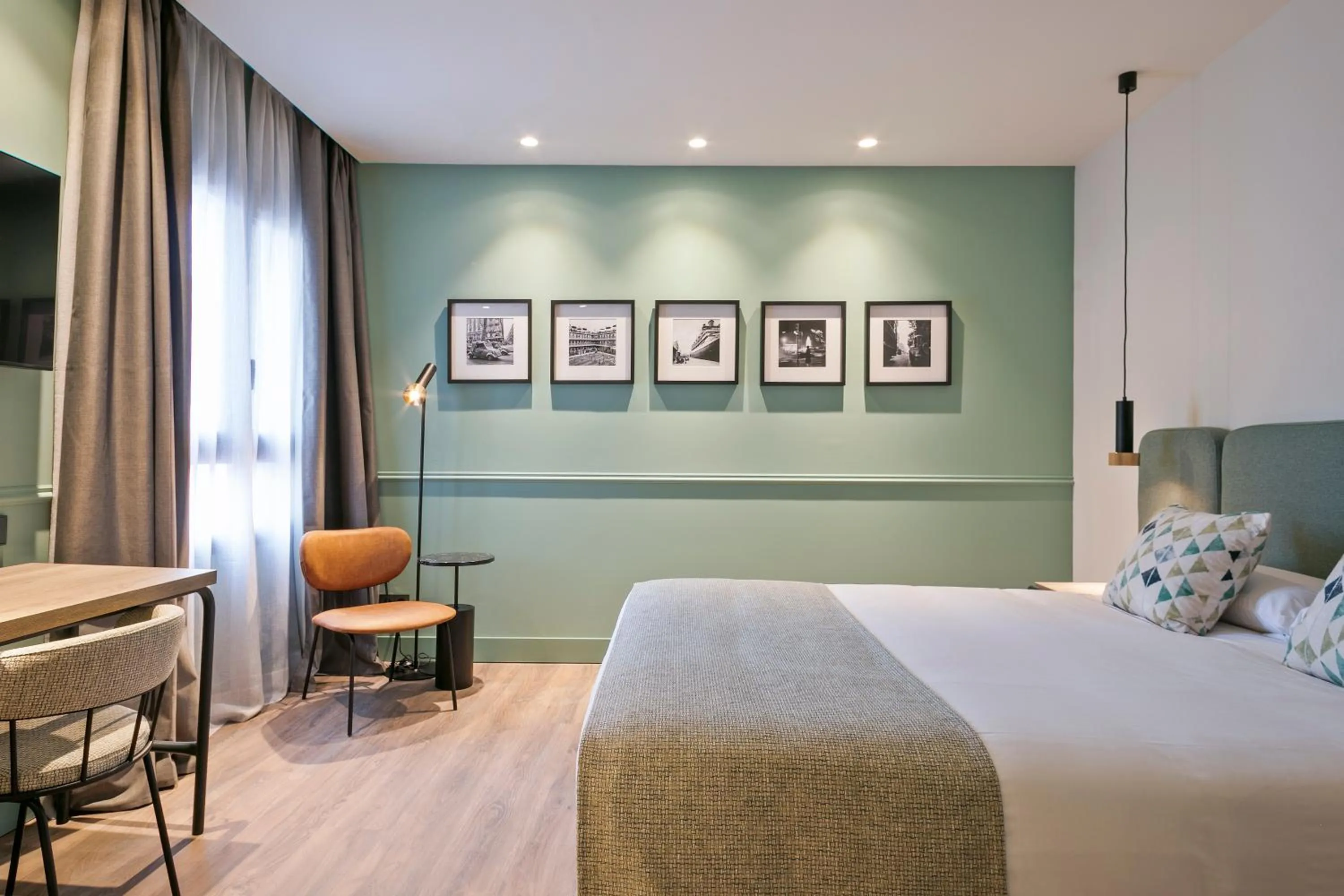 Bed in Hotel Via Augusta