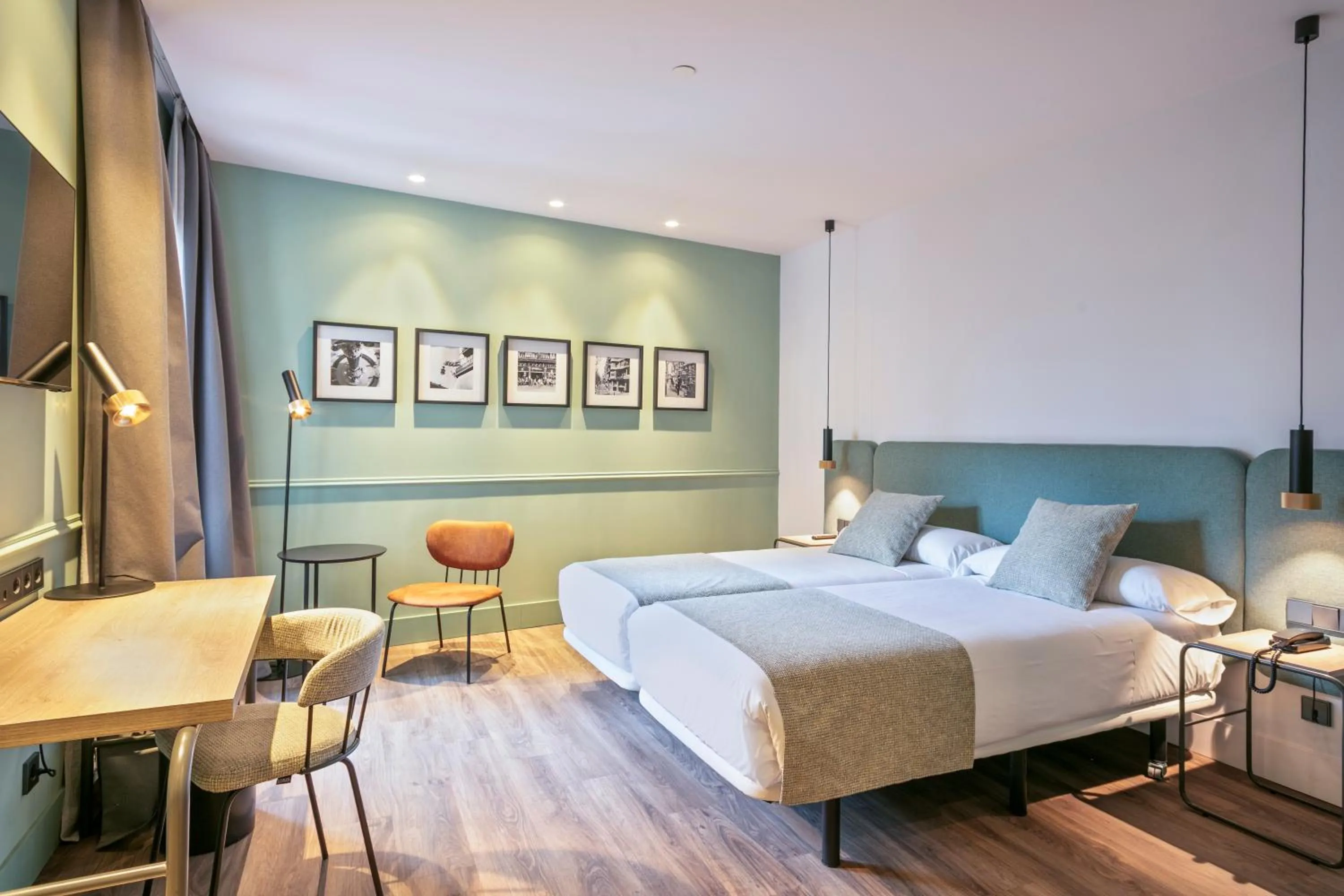 Bed in Hotel Via Augusta