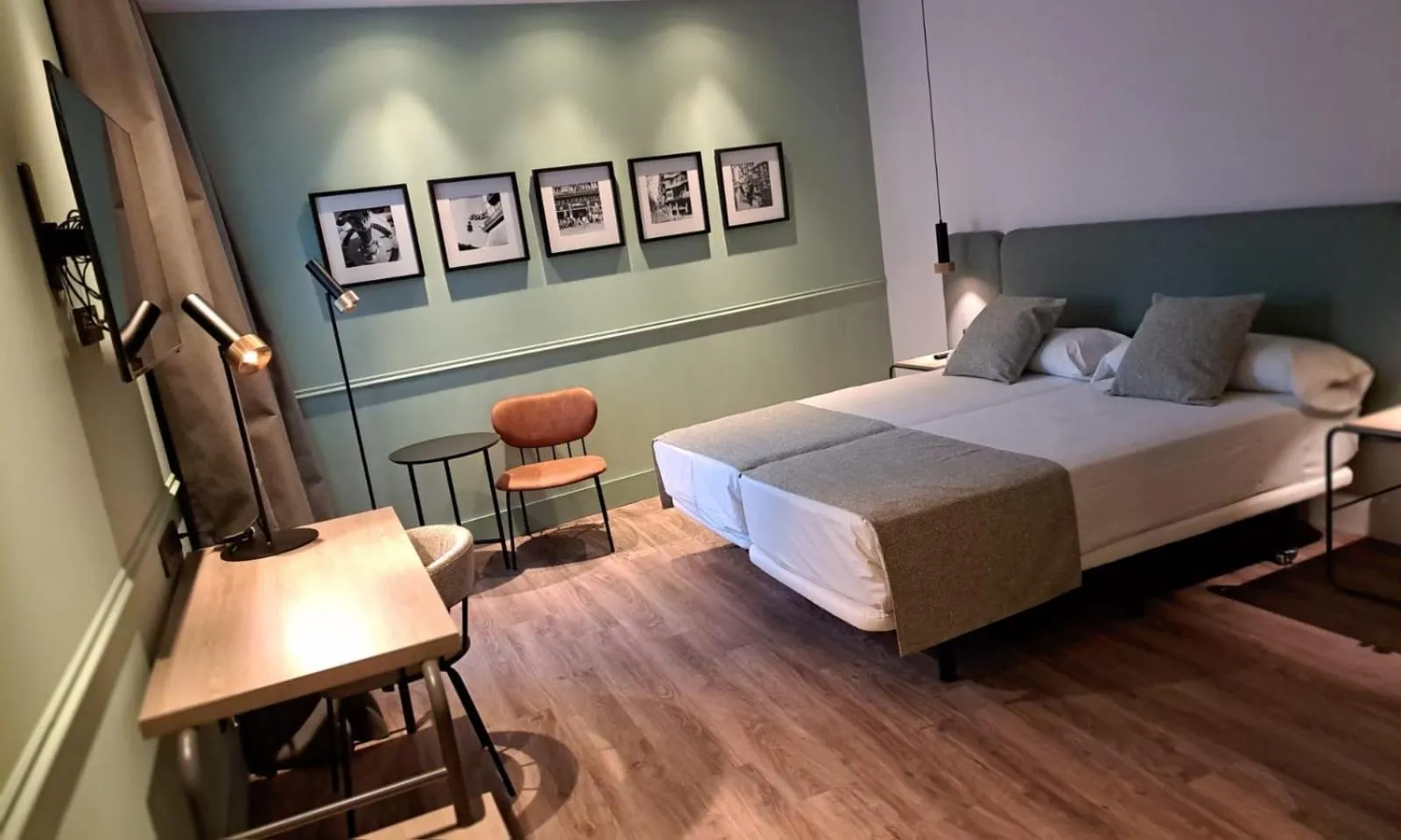 Bed in Hotel Via Augusta