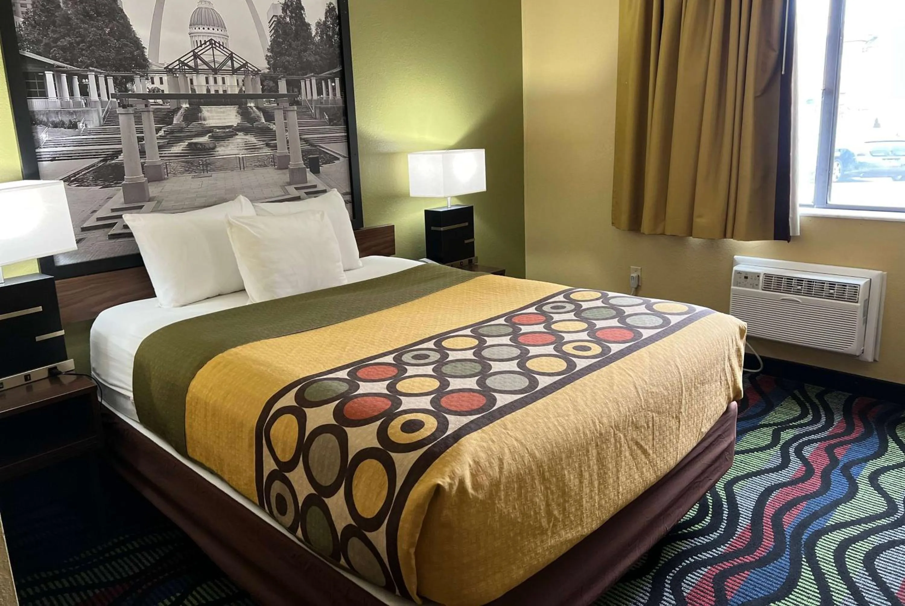 Photo of the whole room, Bed in Super 8 by Wyndham Farmington